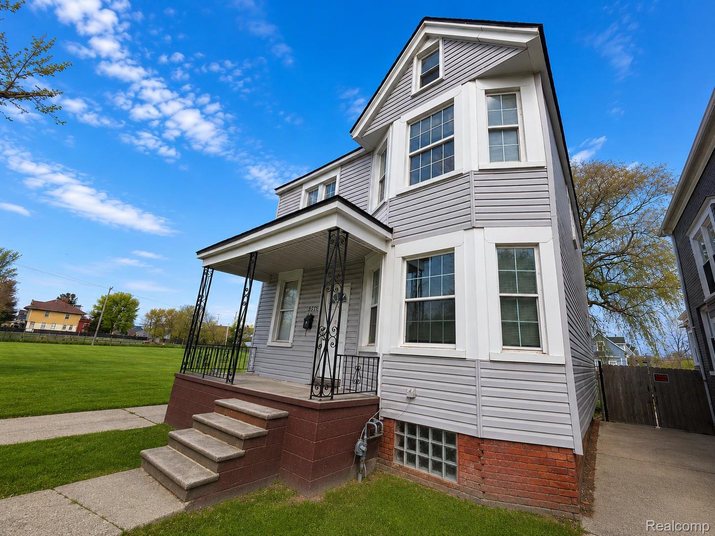 3439, Cadillac, Detroit, Michigan, 48214