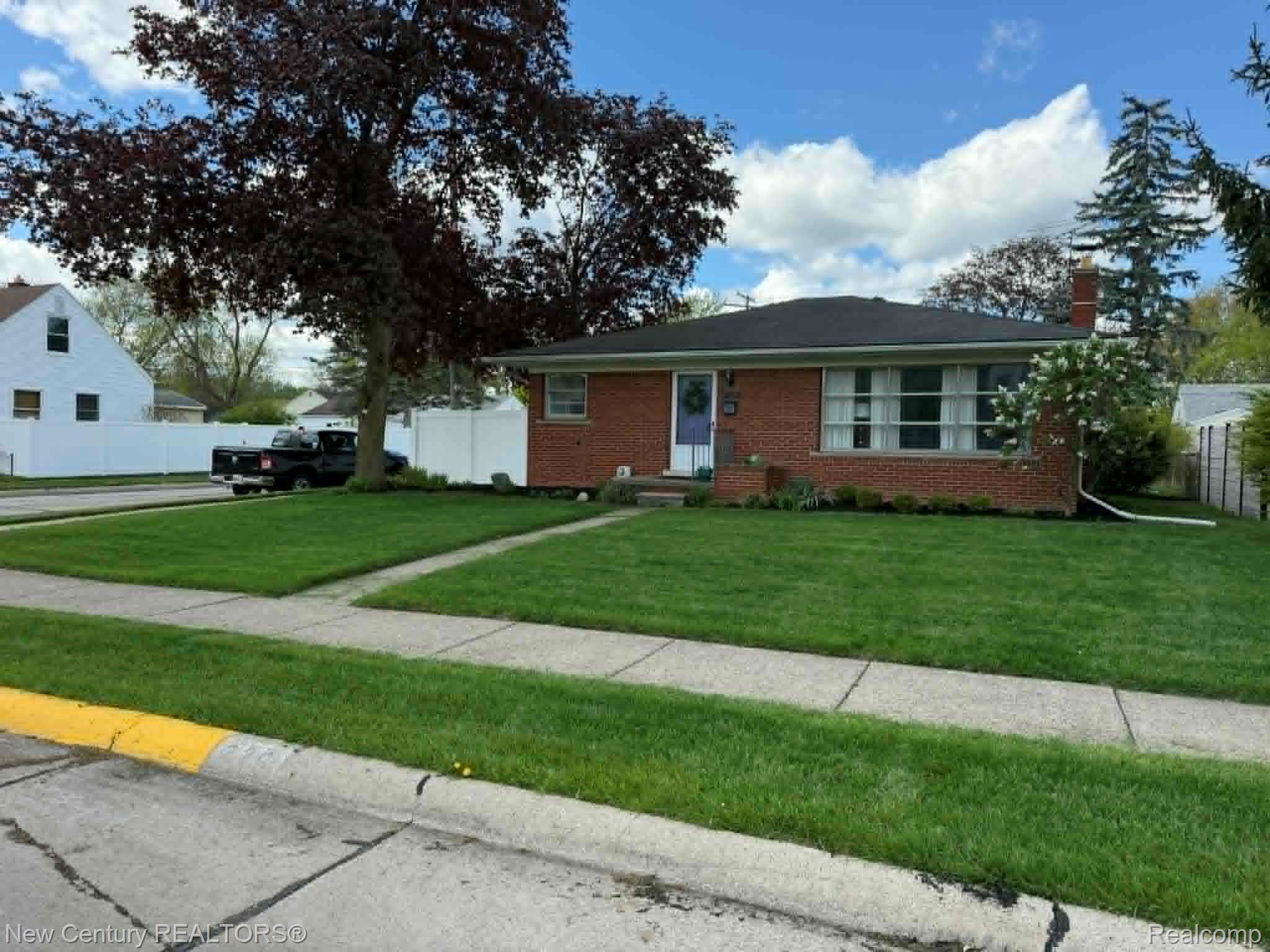 220, Marias, Clawson, Michigan, 48017