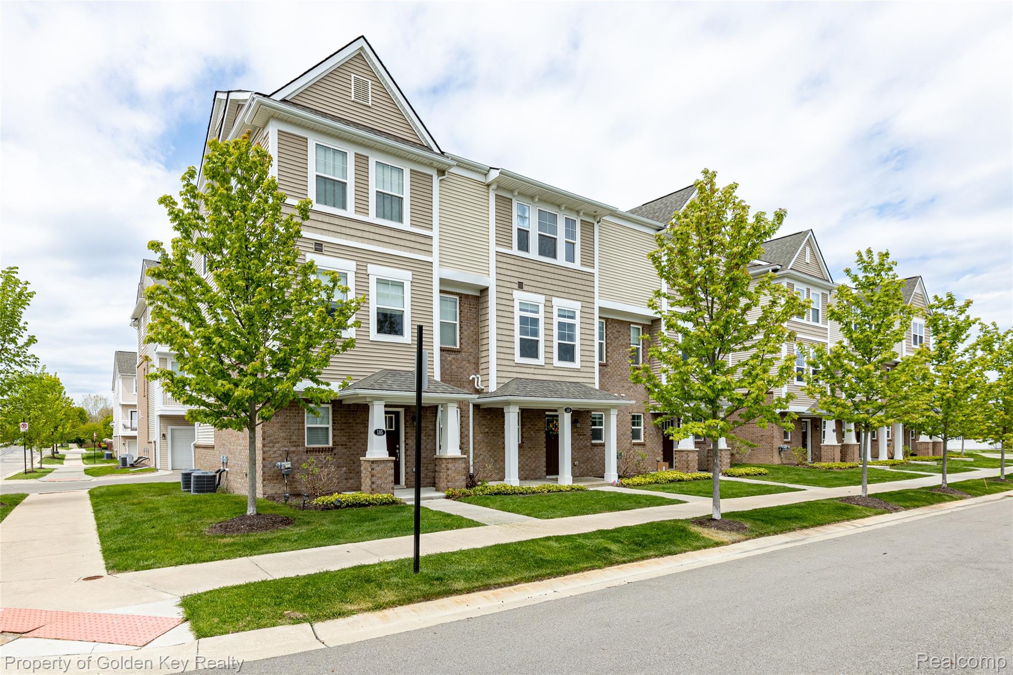 189, Monument, Wixom, Michigan, 48393