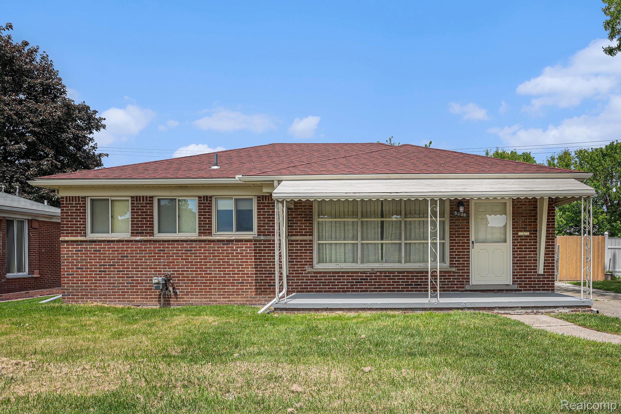5239, East 13 Mile Rd, Warren, Michigan, 48092