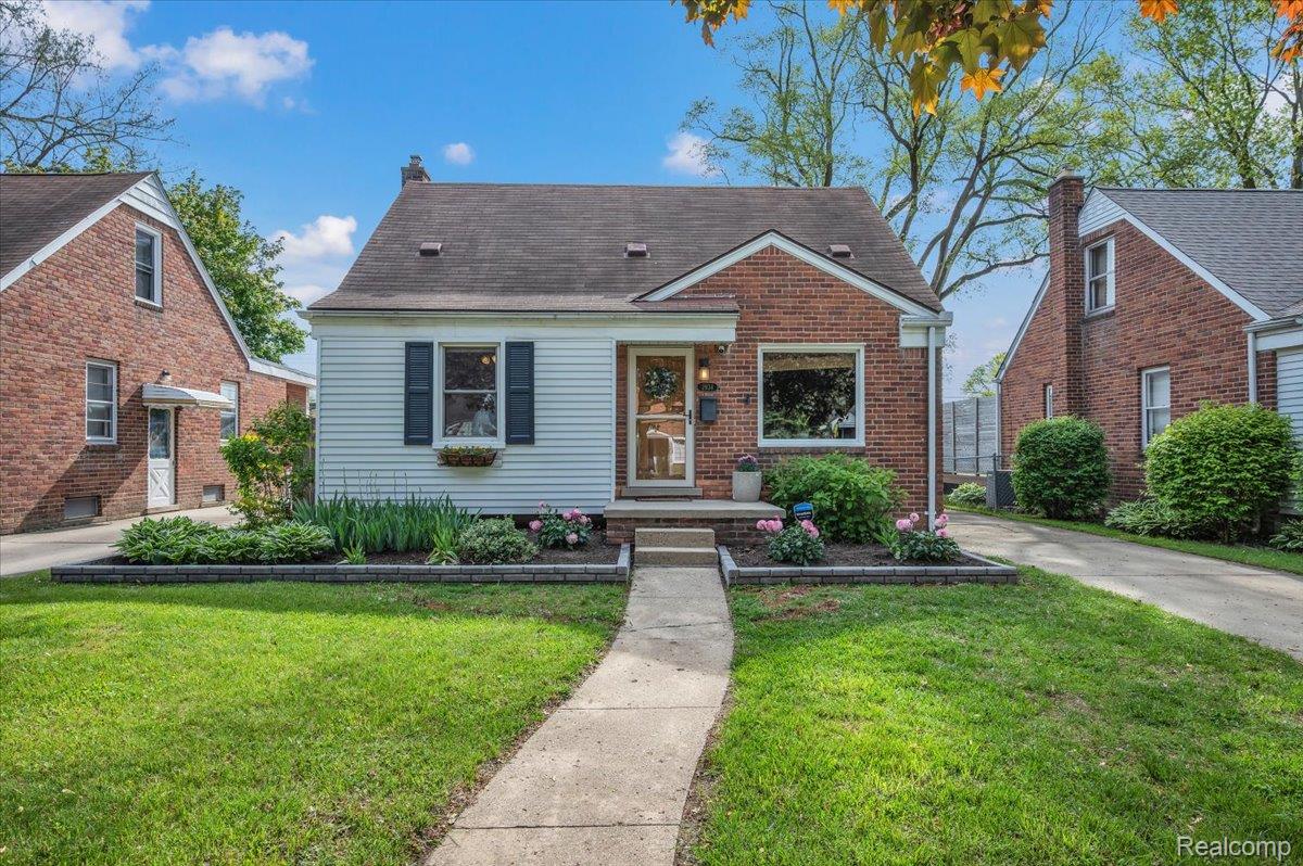2934, Altadena, Royal Oak, Michigan, 48073
