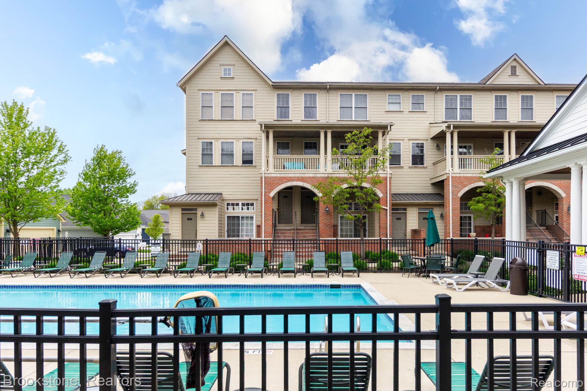 185, Amys, Auburn Hills, Michigan, 48326
