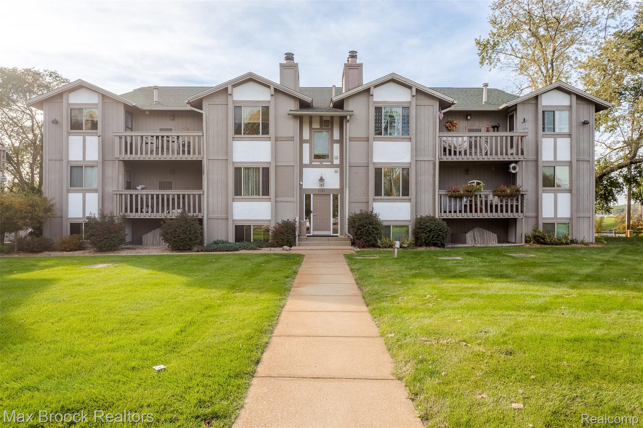 8385, Pontiac Lake, #14, White Lake, Michigan, 48386