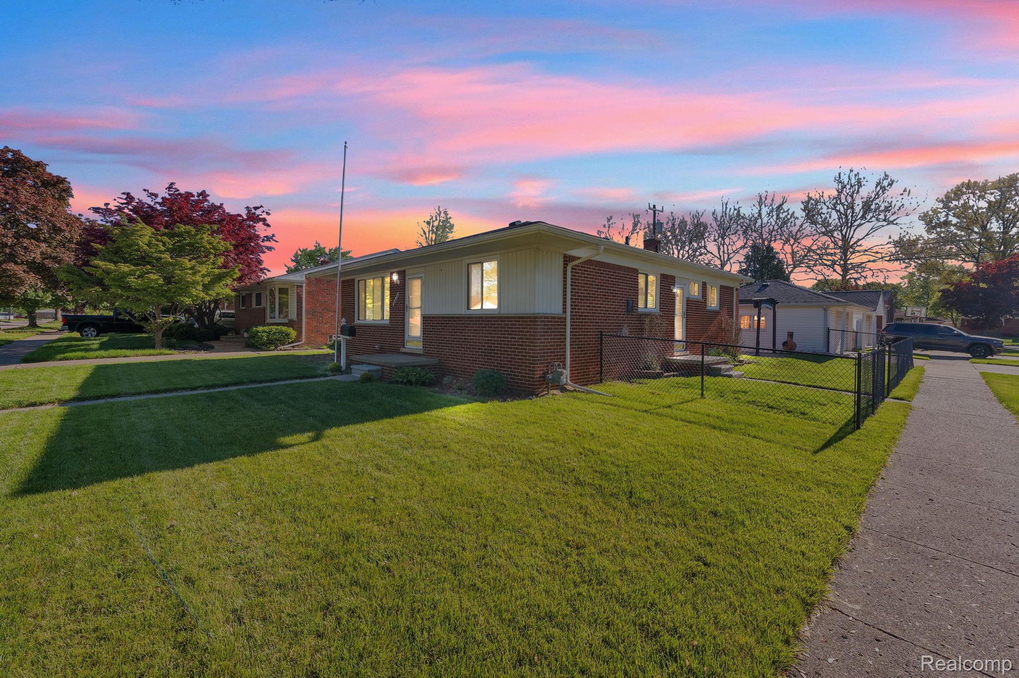 8610, Evangeline, Dearborn Heights, Michigan, 48127