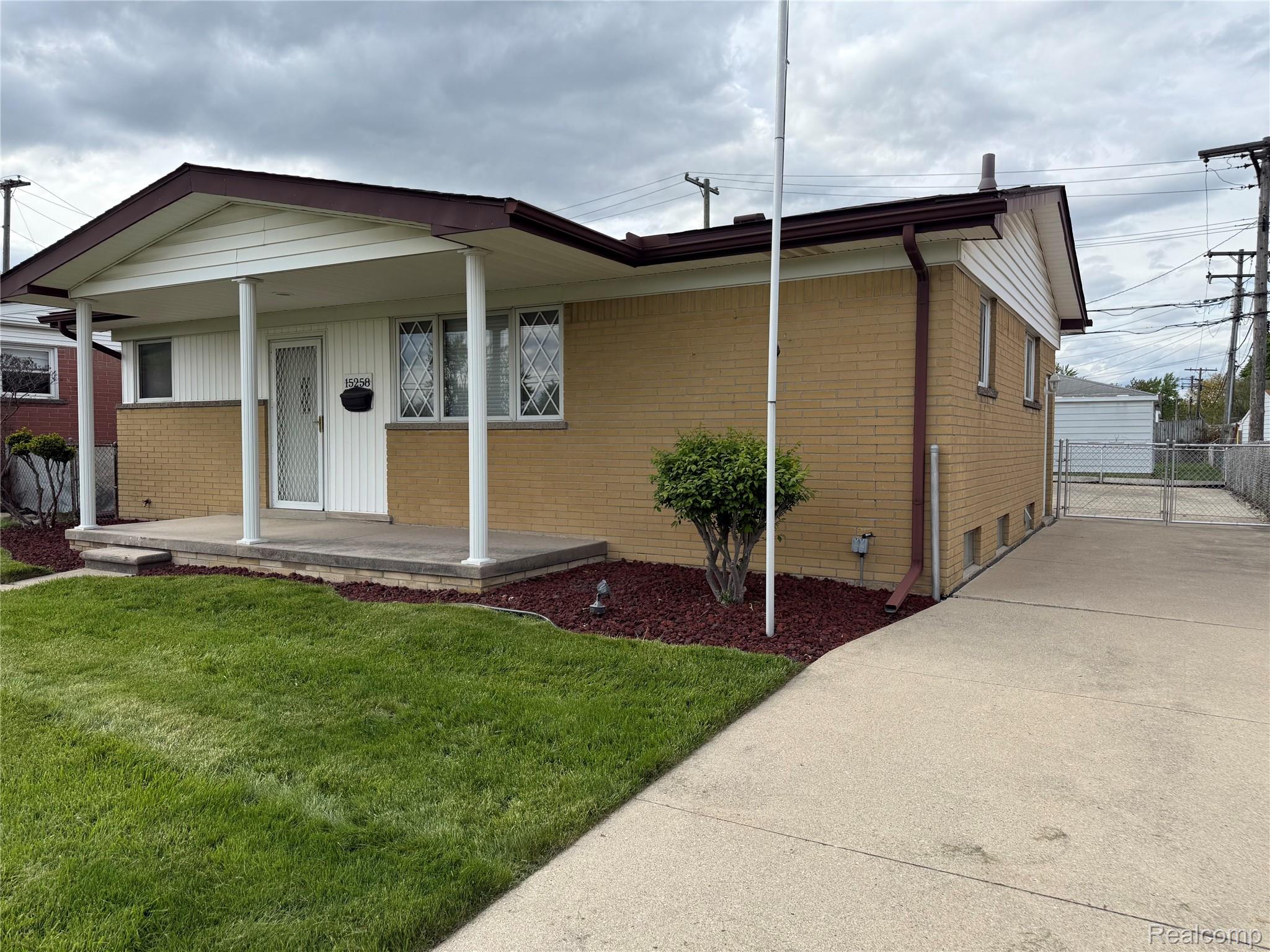 15258, Travis, Southgate, Michigan, 48195