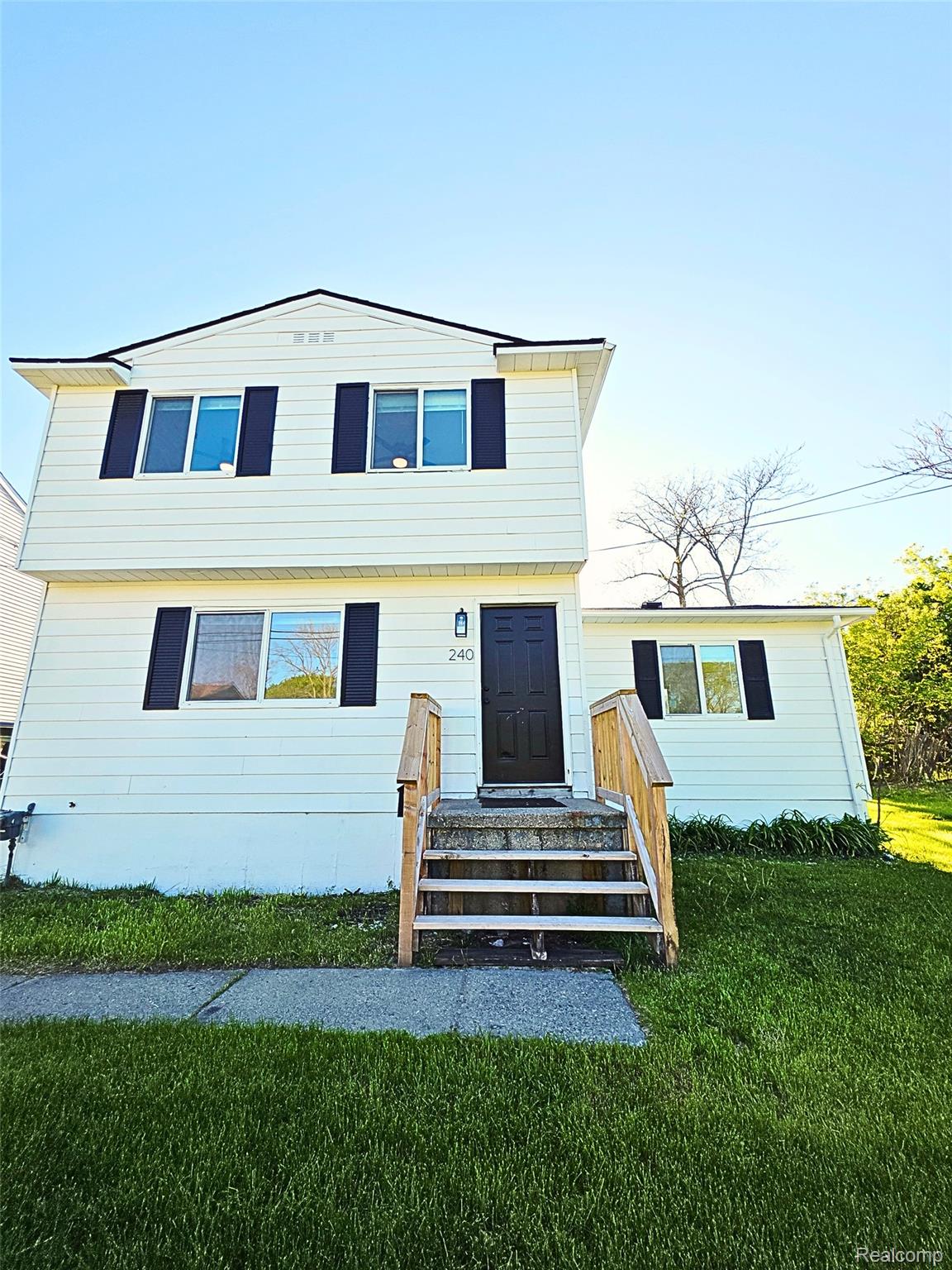 240, Shirley, Pontiac, Michigan, 48342