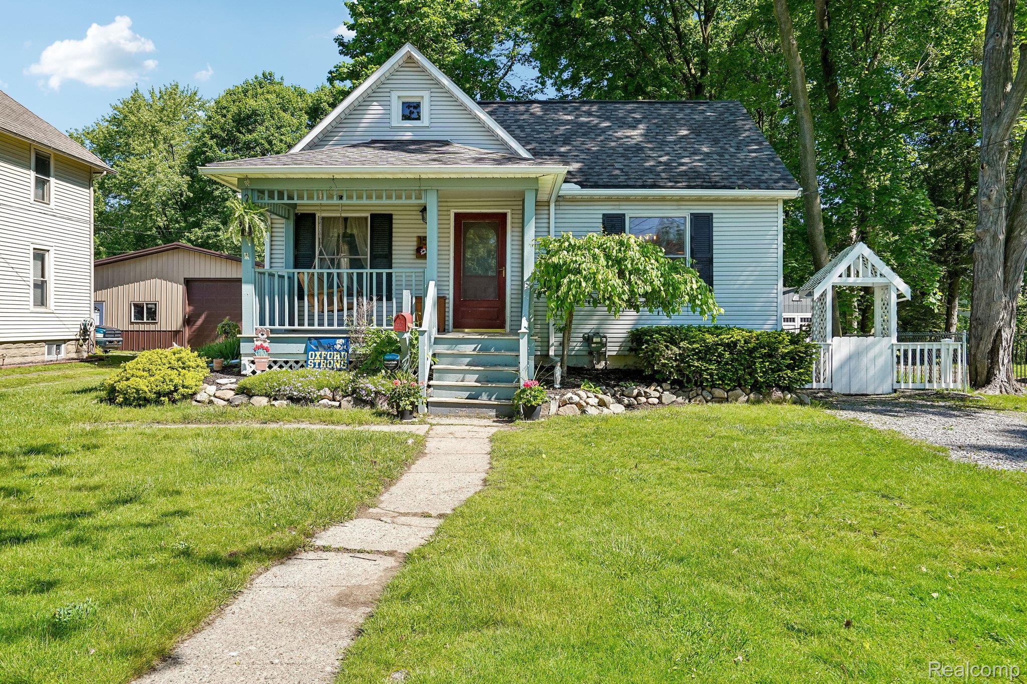157, East, Oxford, Michigan, 48371