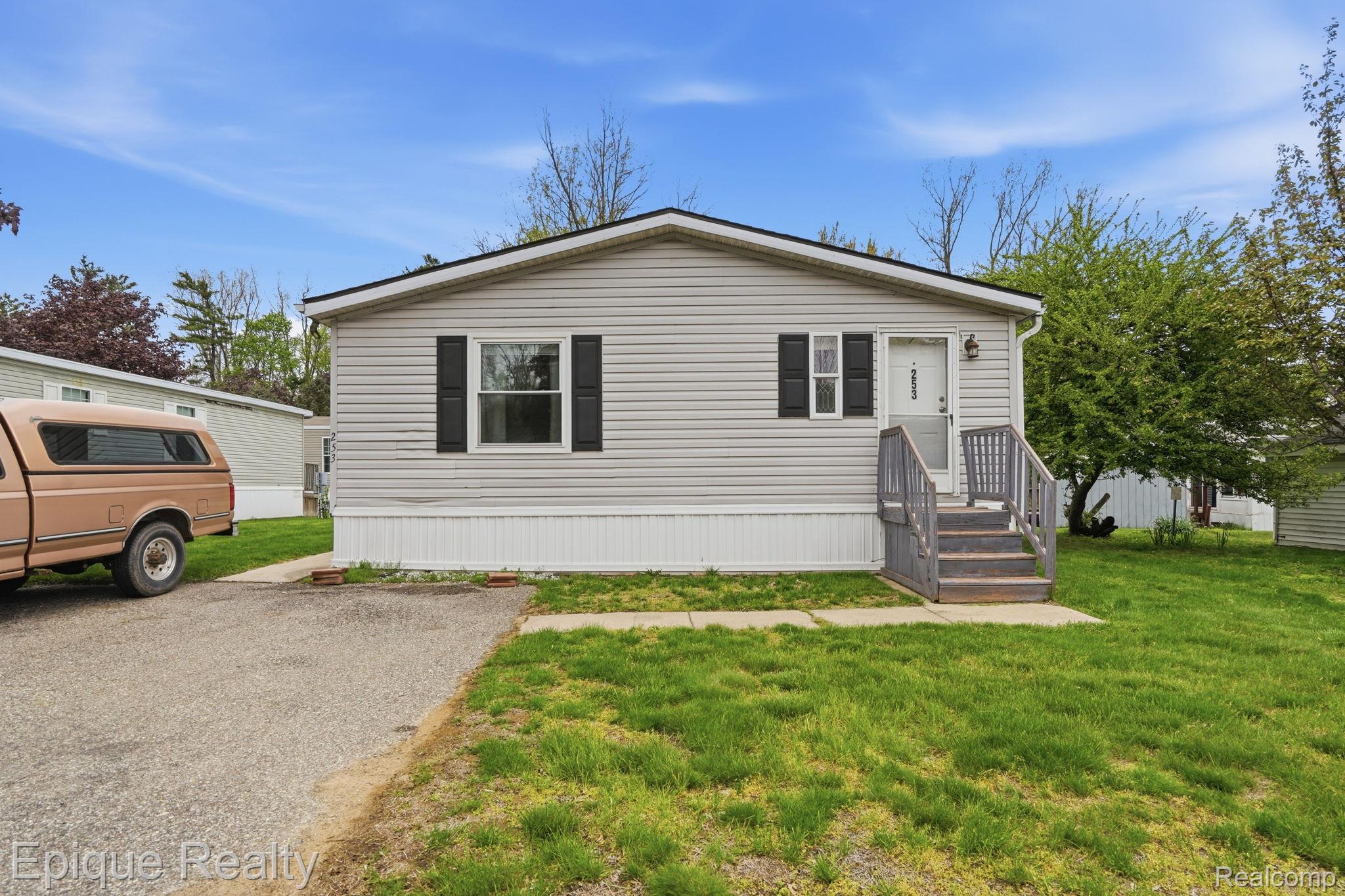 253, Parker Lake, Oxford, Michigan, 48371