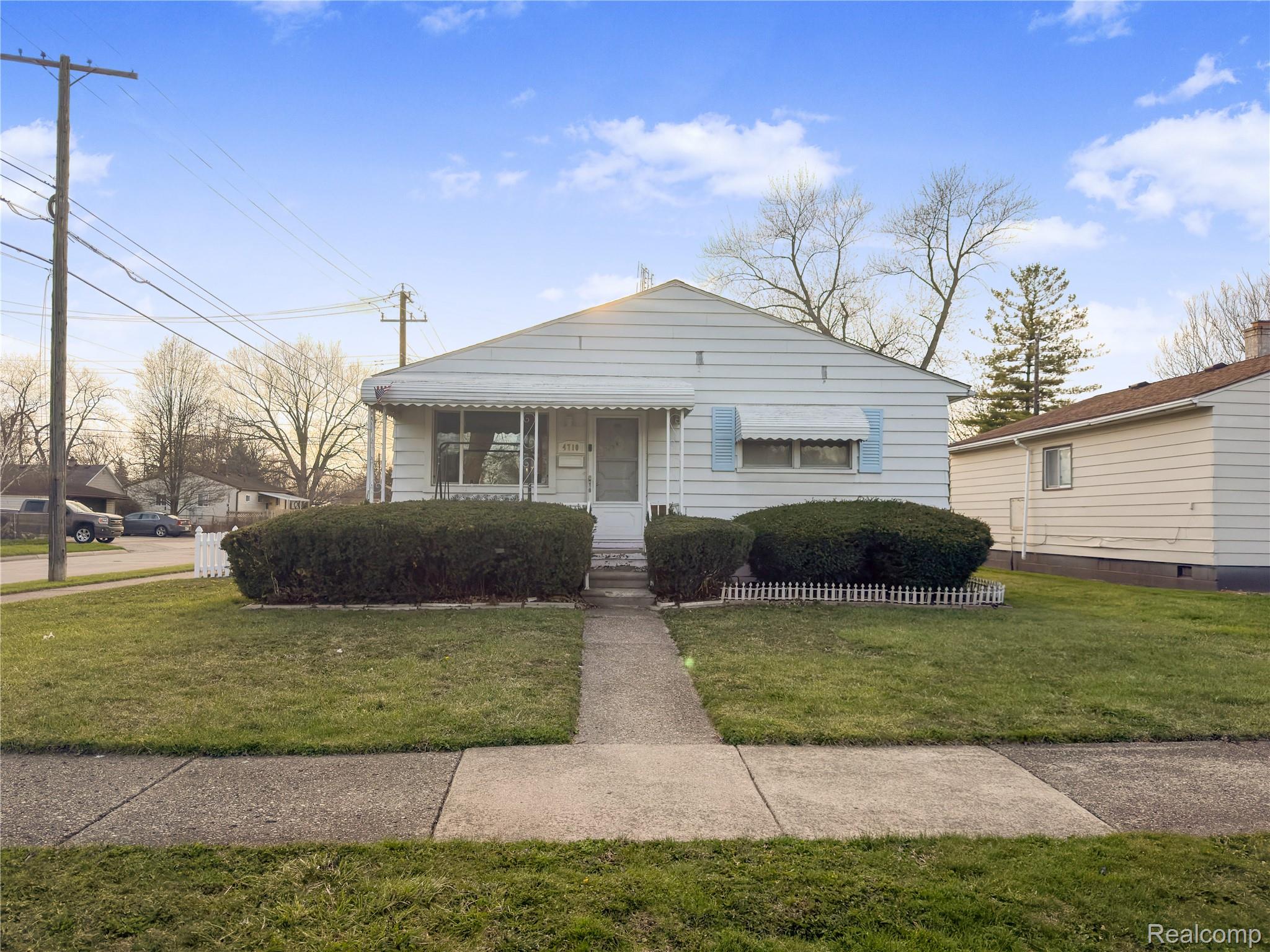 4710, Edgewood, Dearborn Heights, Michigan, 48125