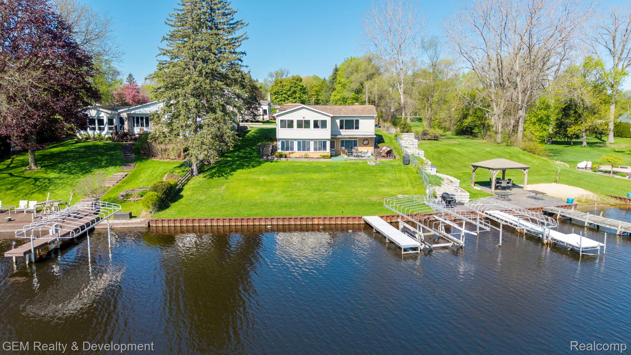 8081, Granada, Brighton, Michigan, 48114