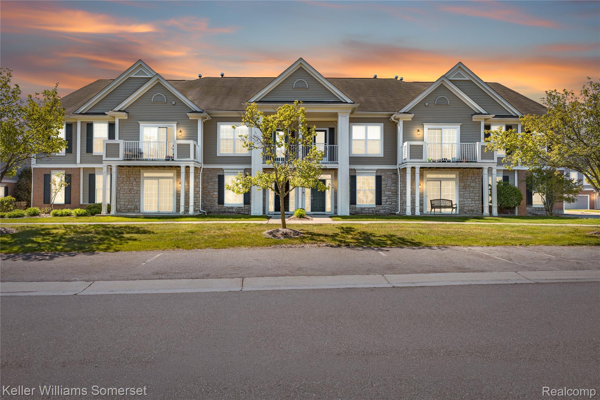 1128, Alameda, Troy, Michigan, 48085