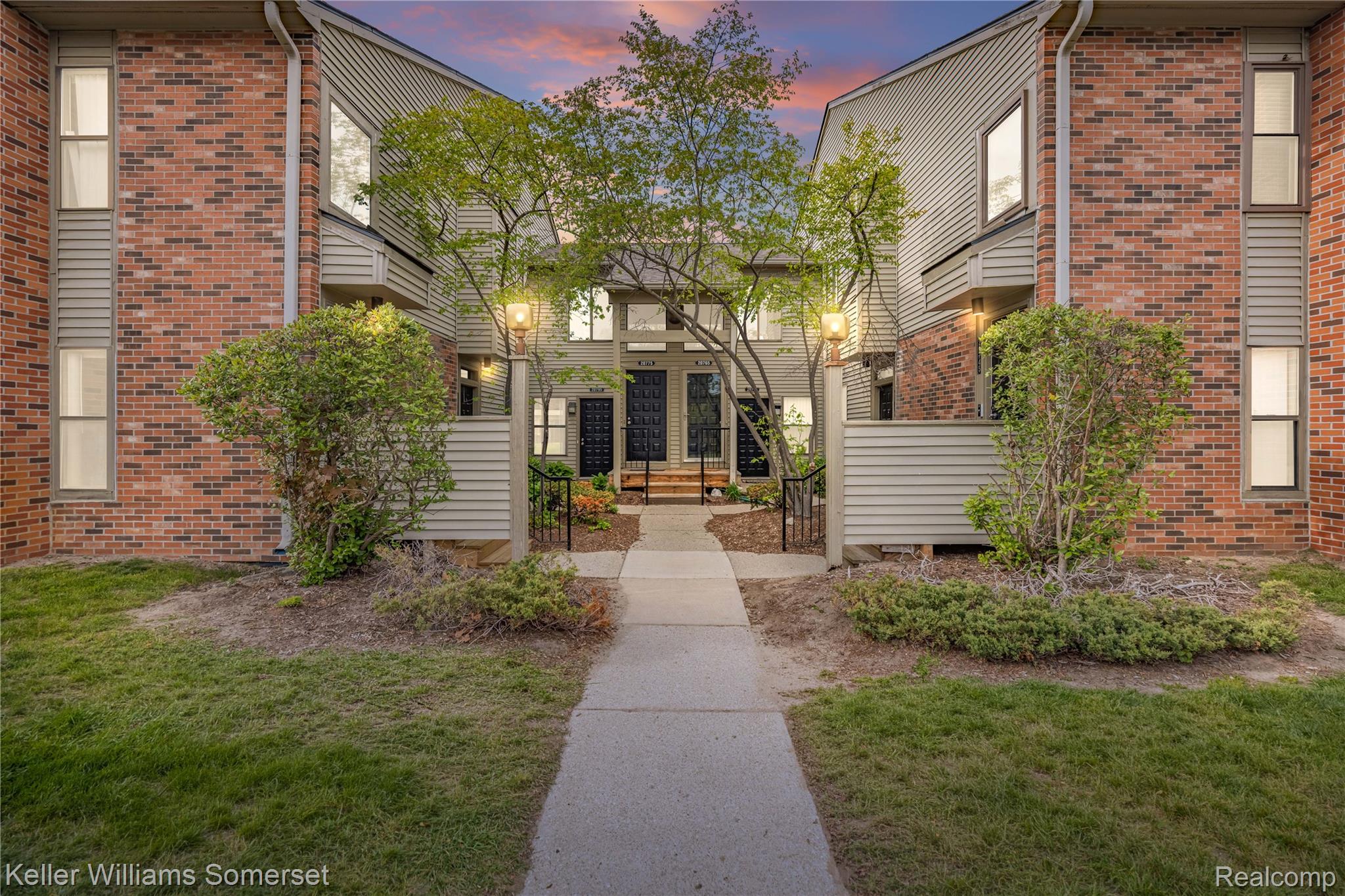 20745, Indian Creek, Farmington Hills, Michigan, 48335