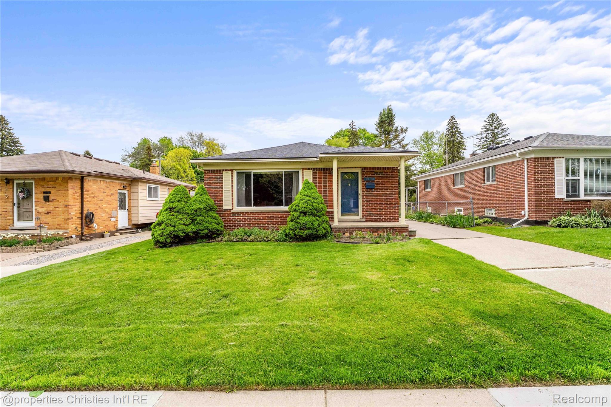 1330, Custer, Clawson, Michigan, 48017