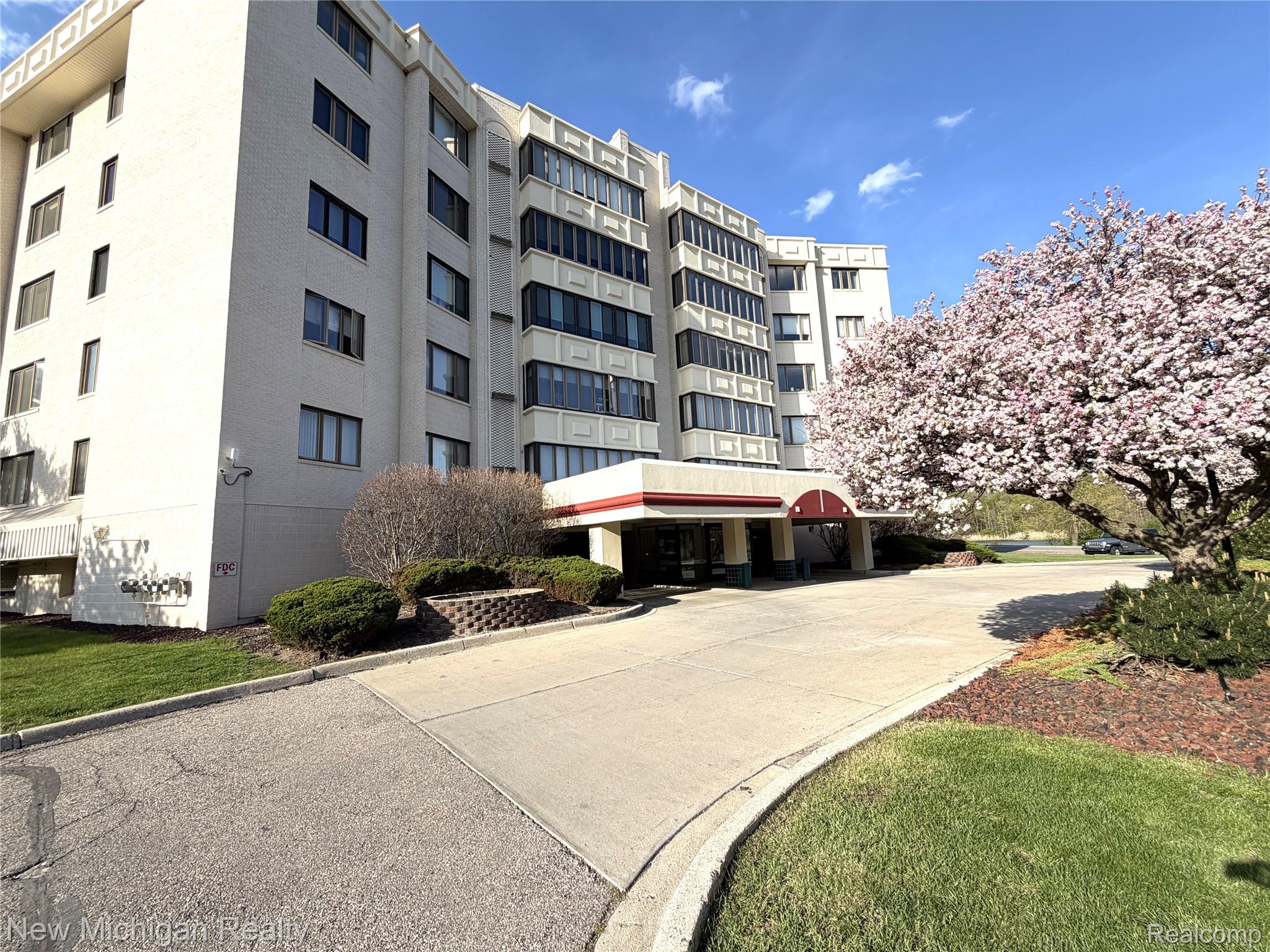 43000, 12 Oaks Crescent, #2033, Novi, Michigan, 48377