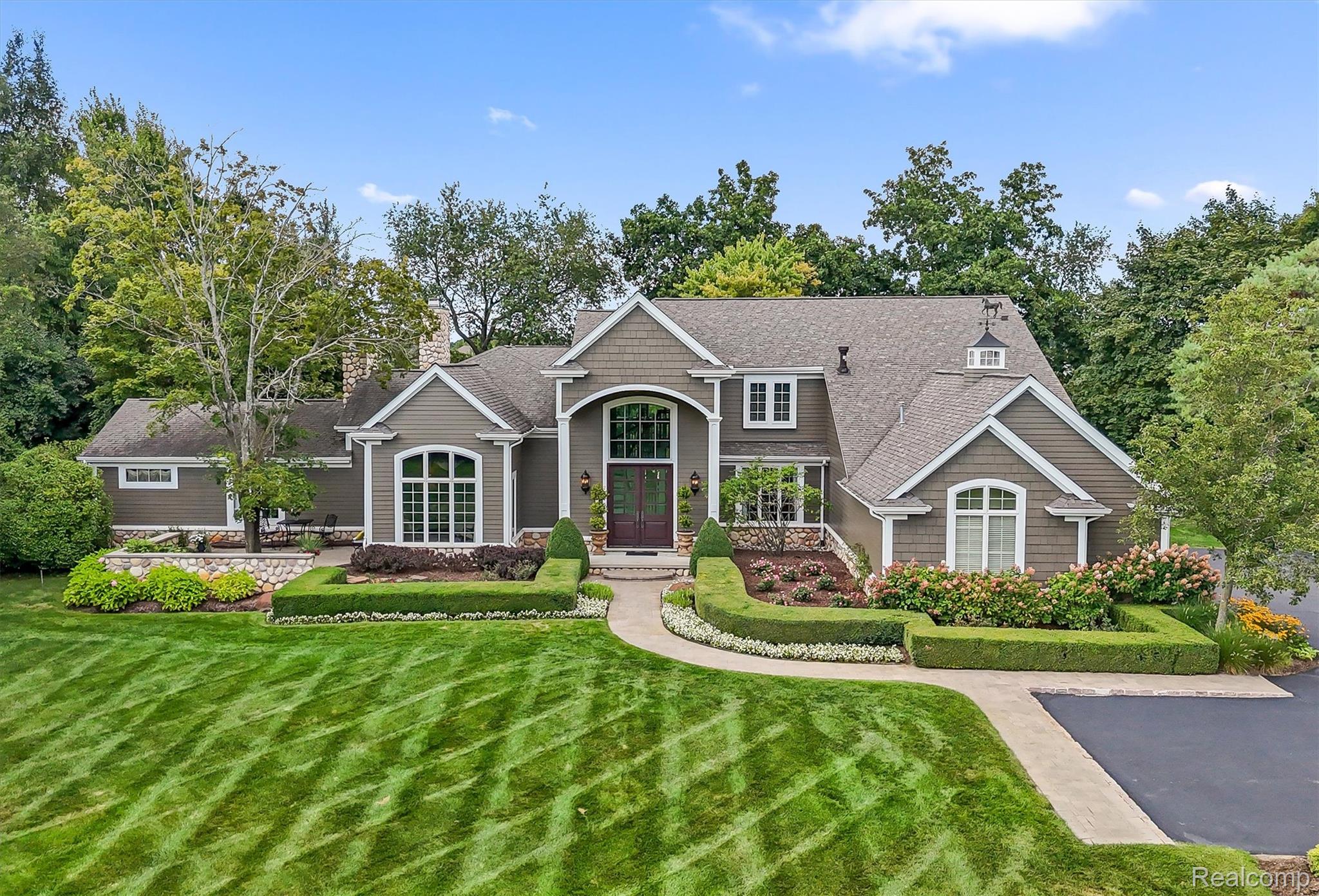 864, Pine Needle, Rochester, Michigan, 48306