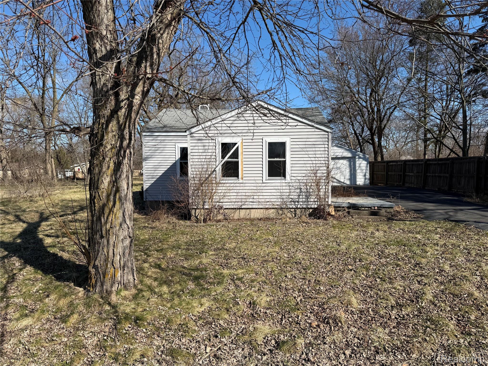 1038, Pine, Mt. Morris, Michigan, 48458