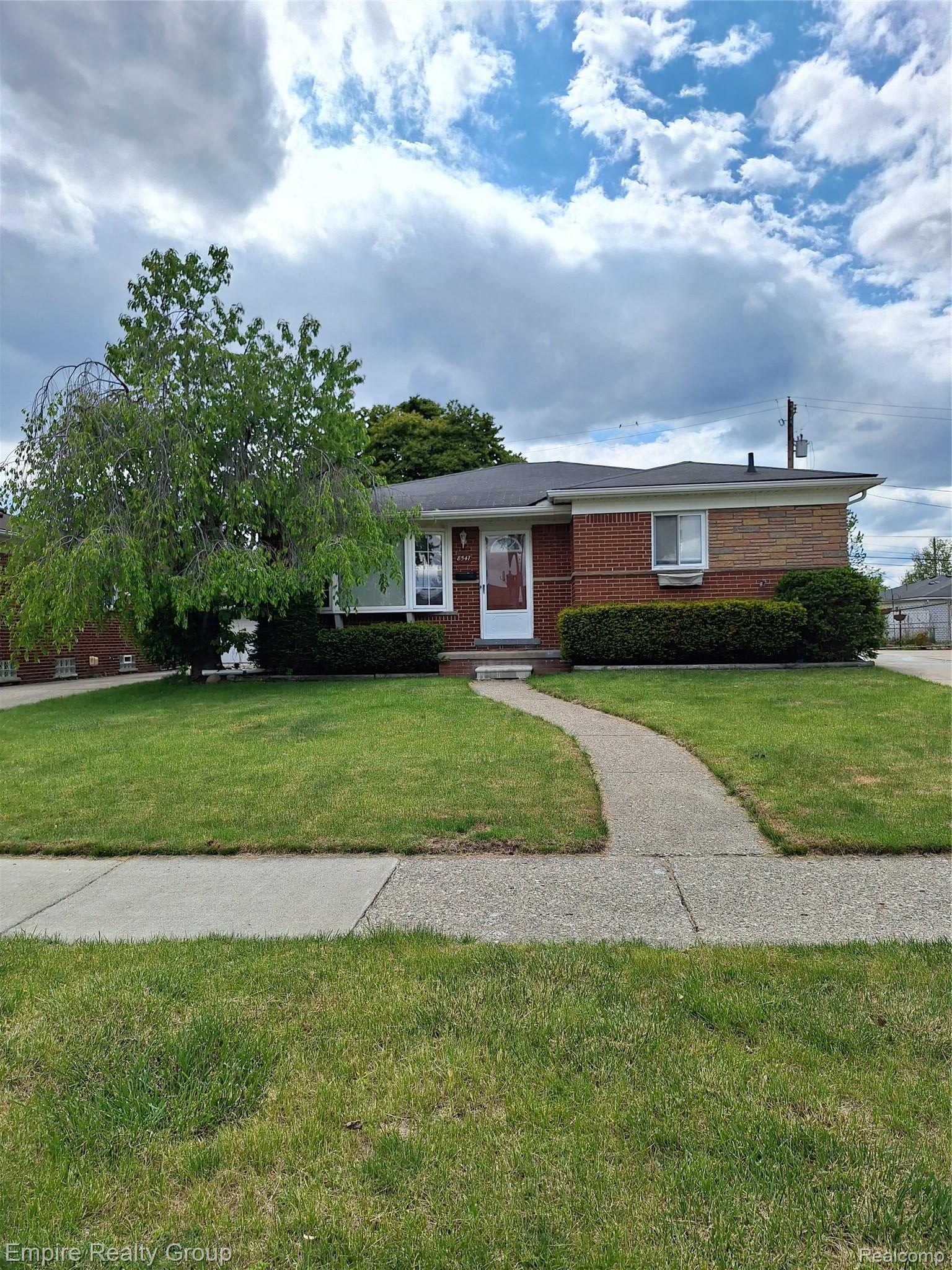 8547, Kinloch, Dearborn Heights, Michigan, 48127