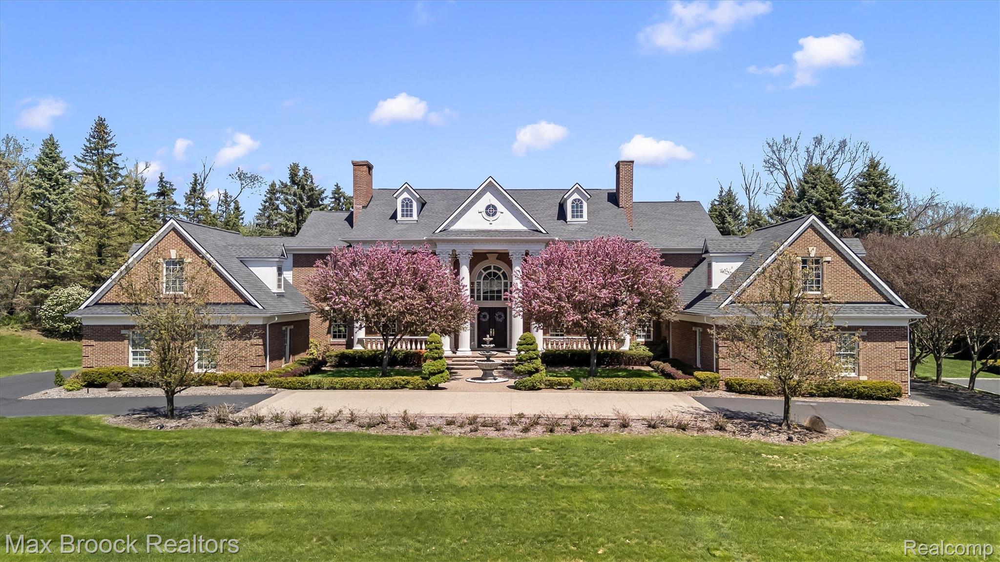 528, Barrington, Bloomfield Hills, Michigan, 48304
