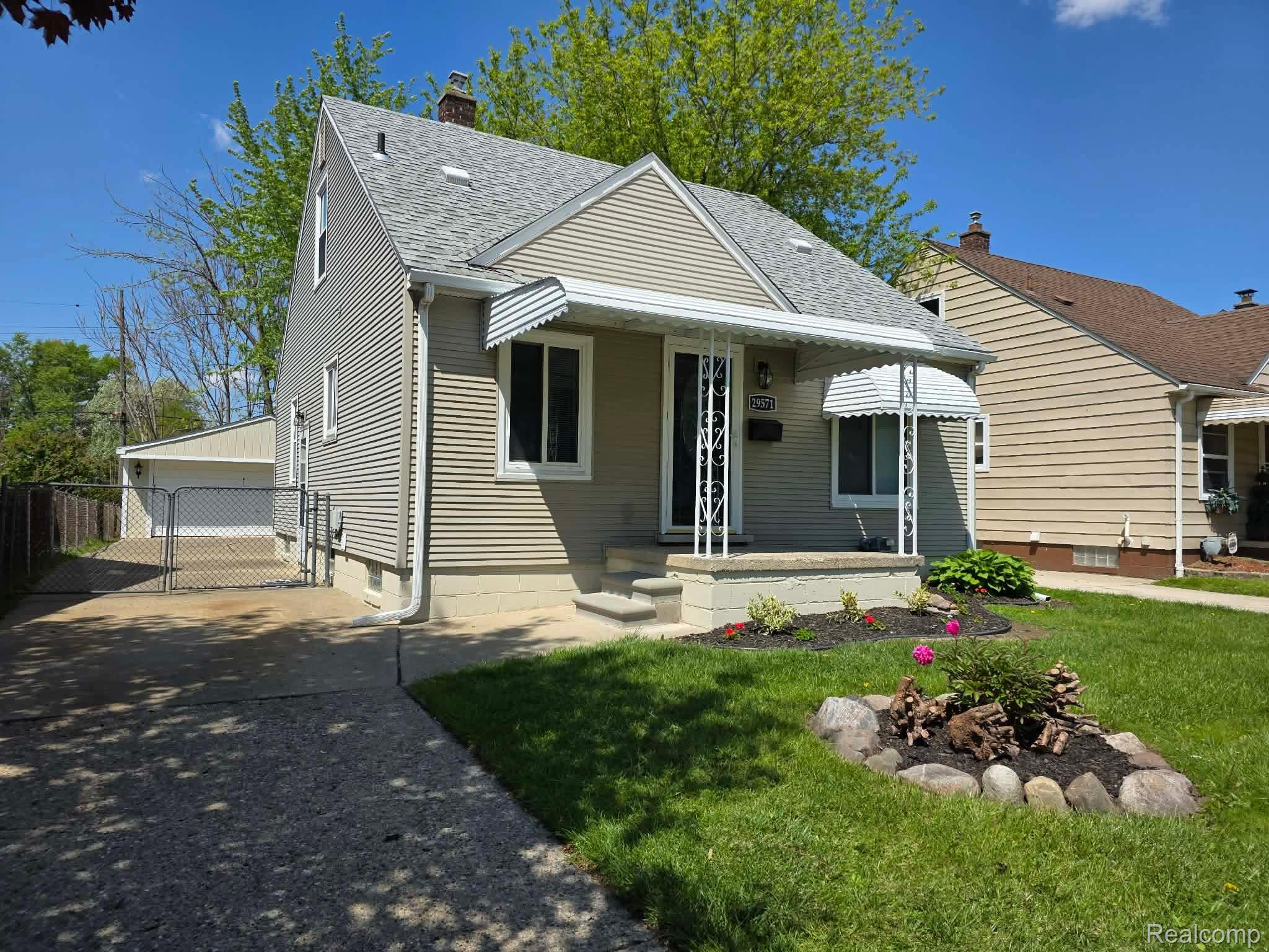 29571, Kelly, Roseville, Michigan, 48066
