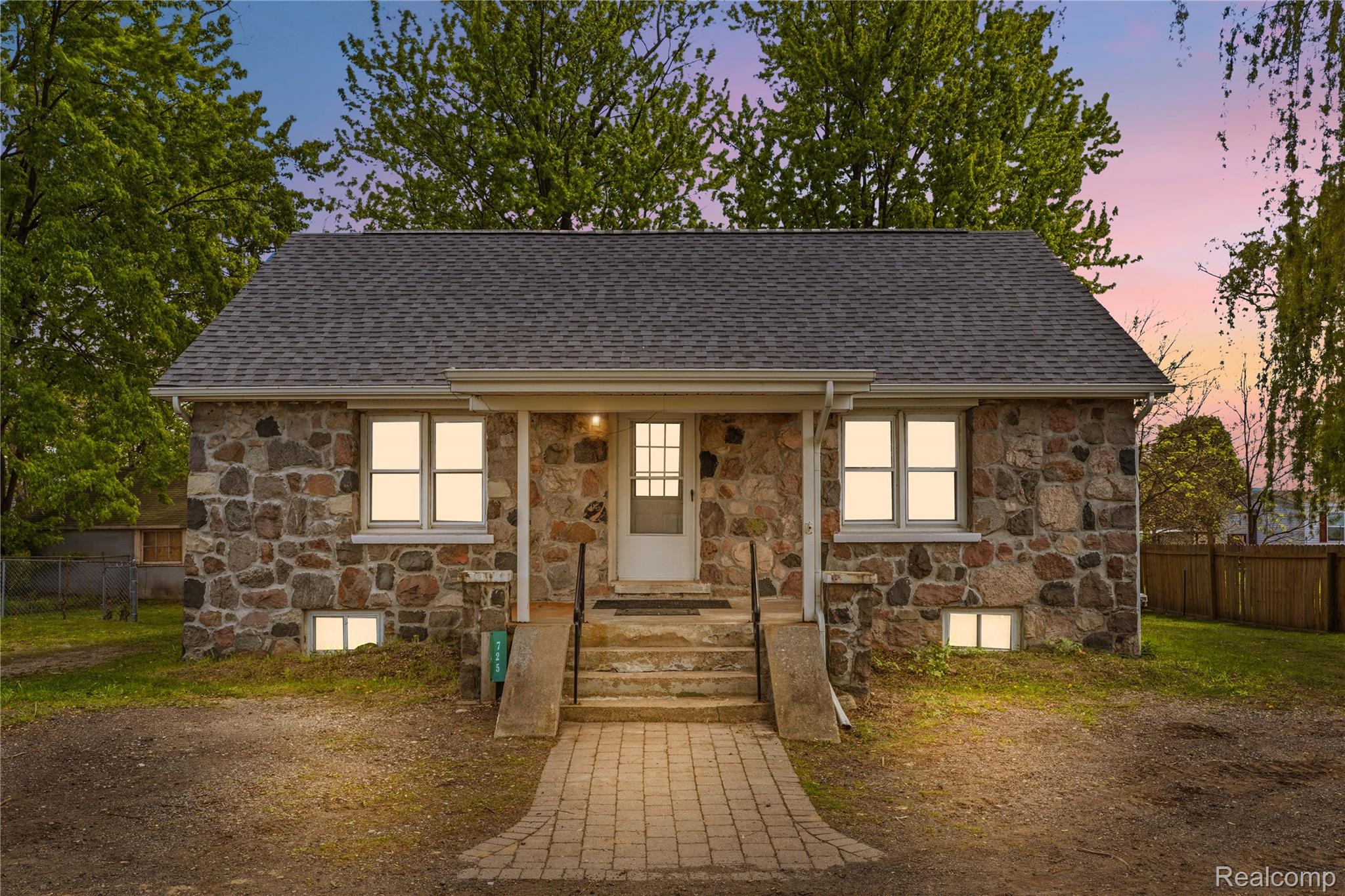 725, Mason, Howell, Michigan, 48843
