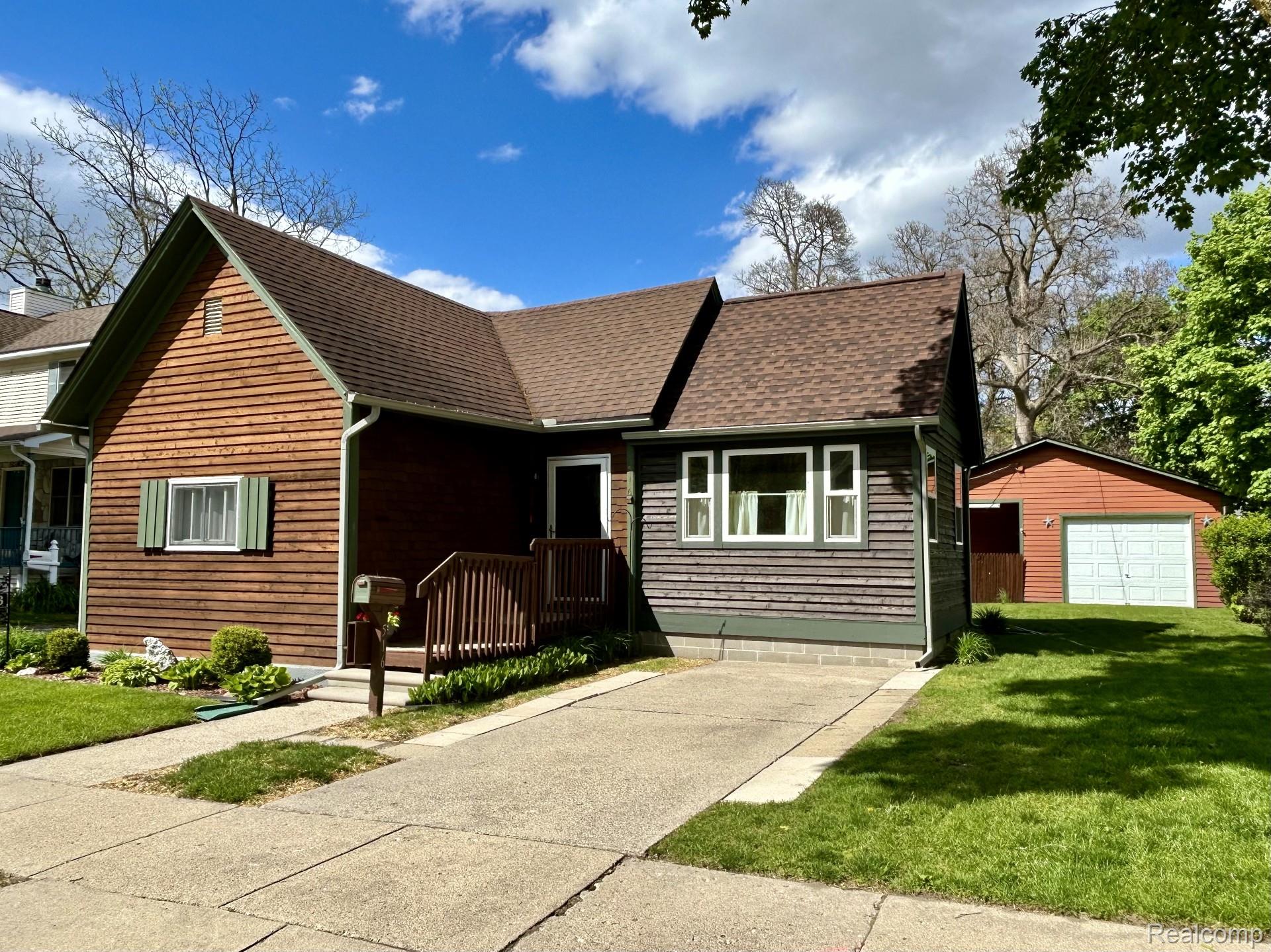 516, Clinton, W, Howell, Michigan, 48843