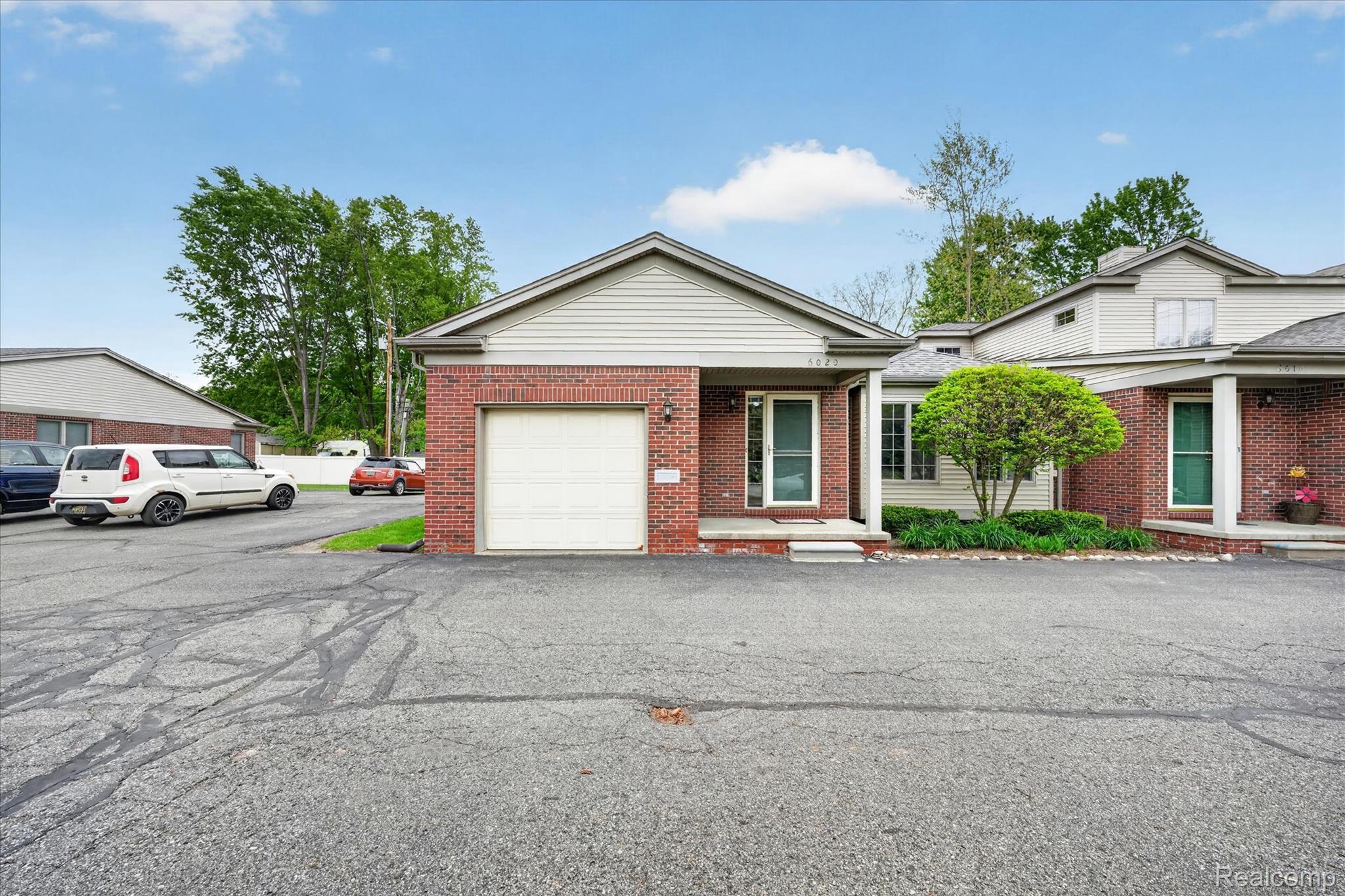 6020, Newburgh, Westland, Michigan, 48185