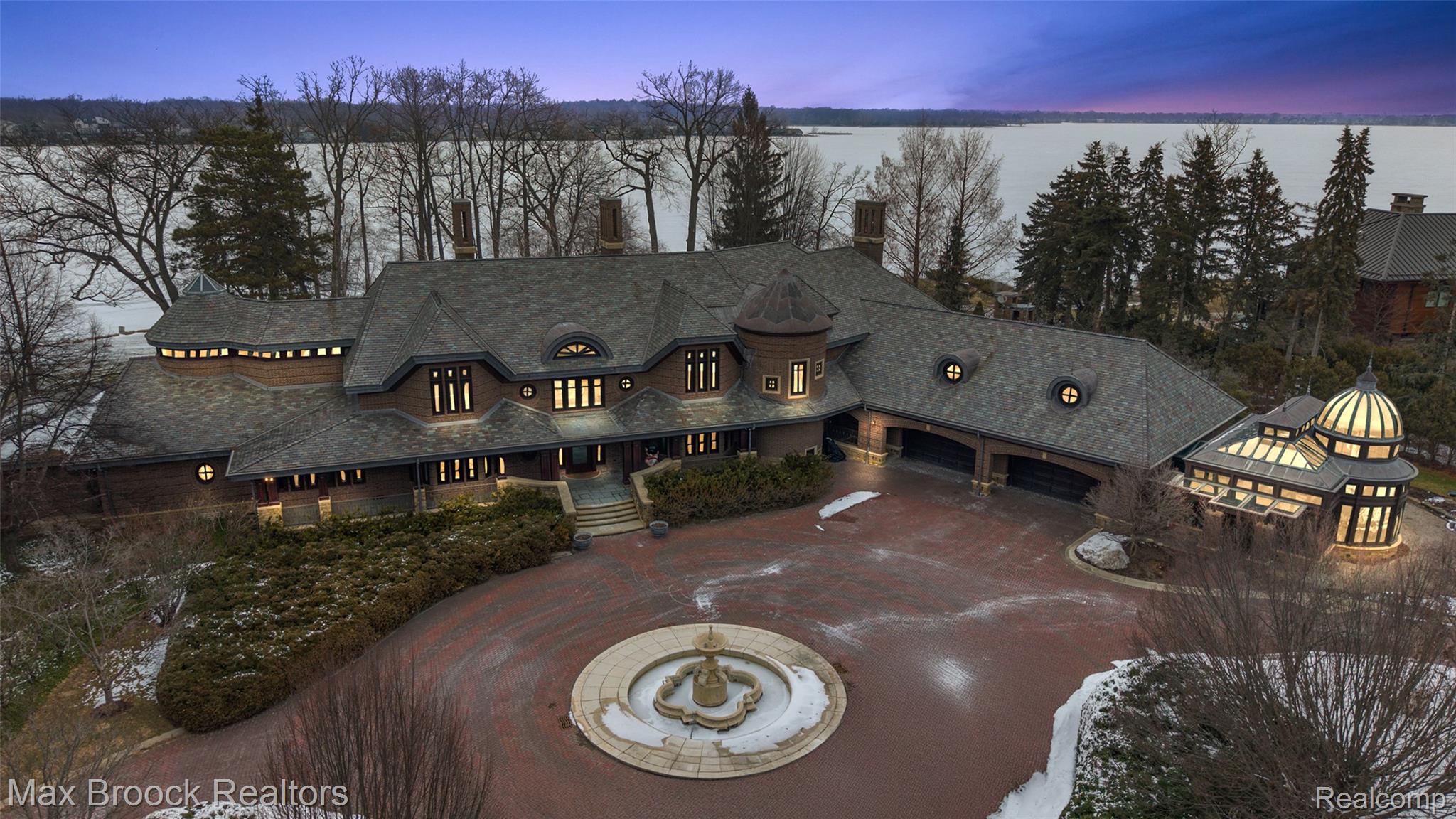 4740, Dow Ridge, Orchard Lake, Michigan, 48324