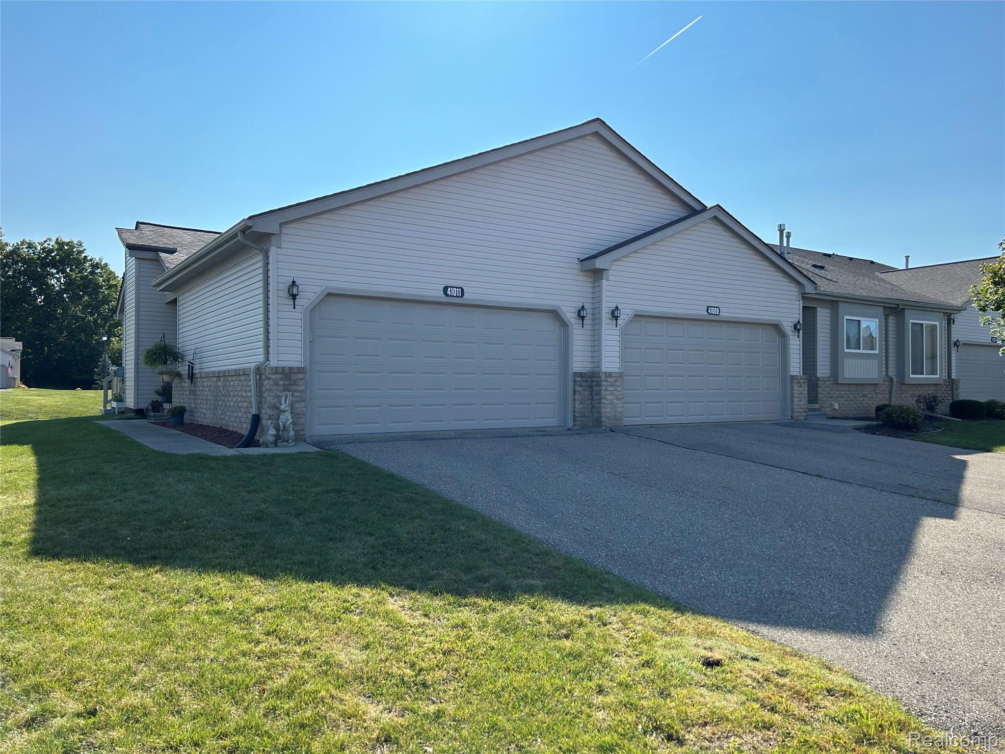 41011, Williams, #246, Grand Blanc, Michigan, 48439