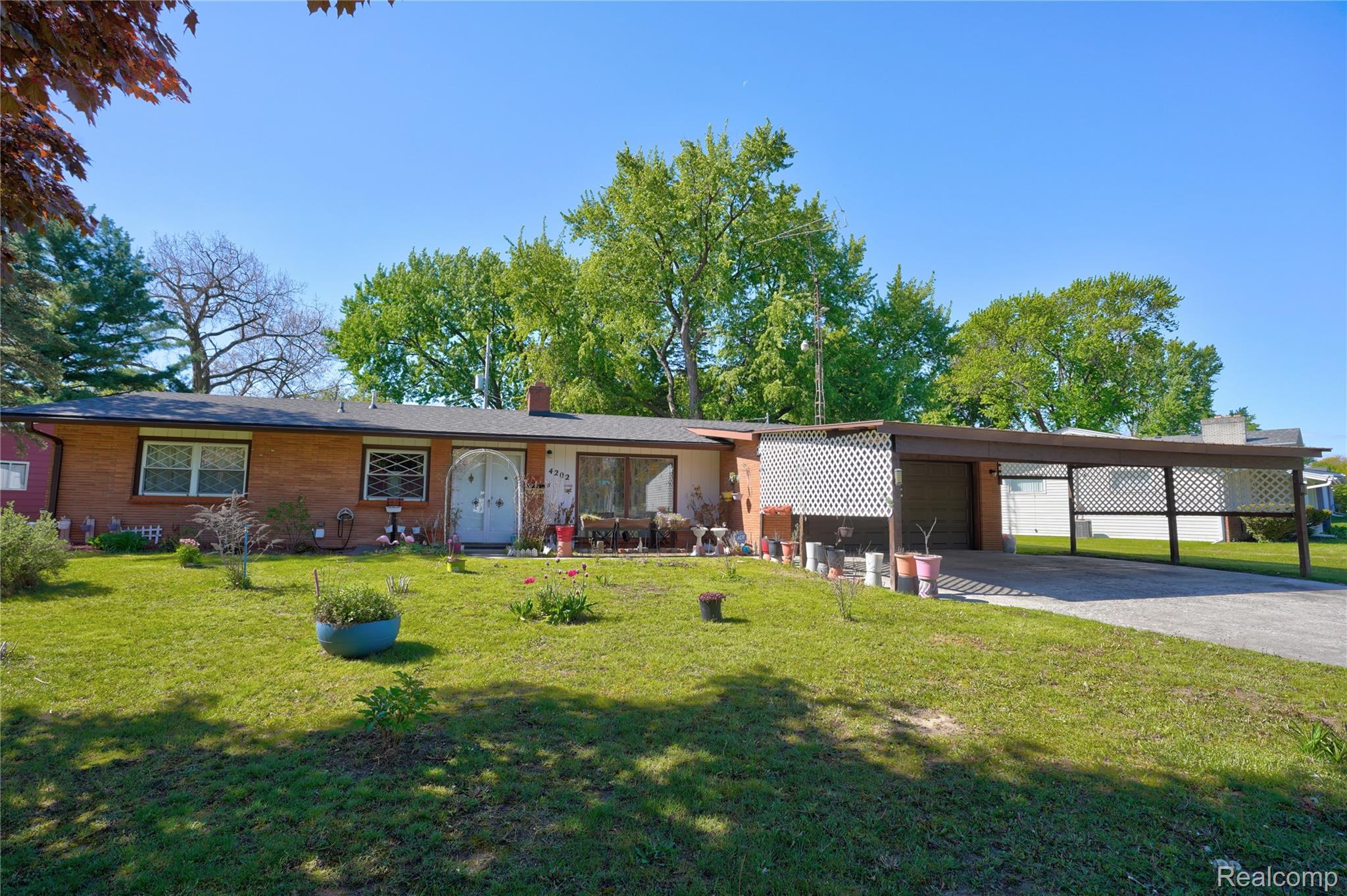 4202, Greenbrook, Flint, Michigan, 48507