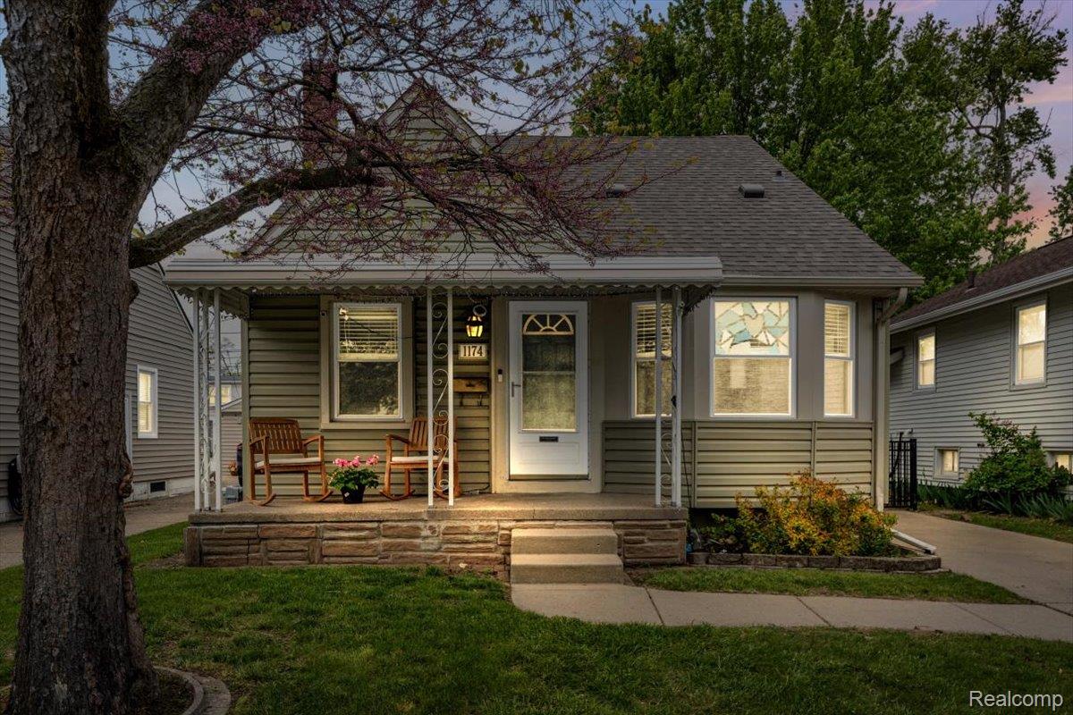 1174, Columbia, Berkley, Michigan, 48072