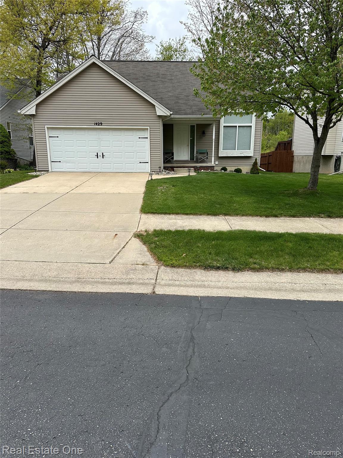 1429, Sherwood Forest, Waterford, Michigan, 48327