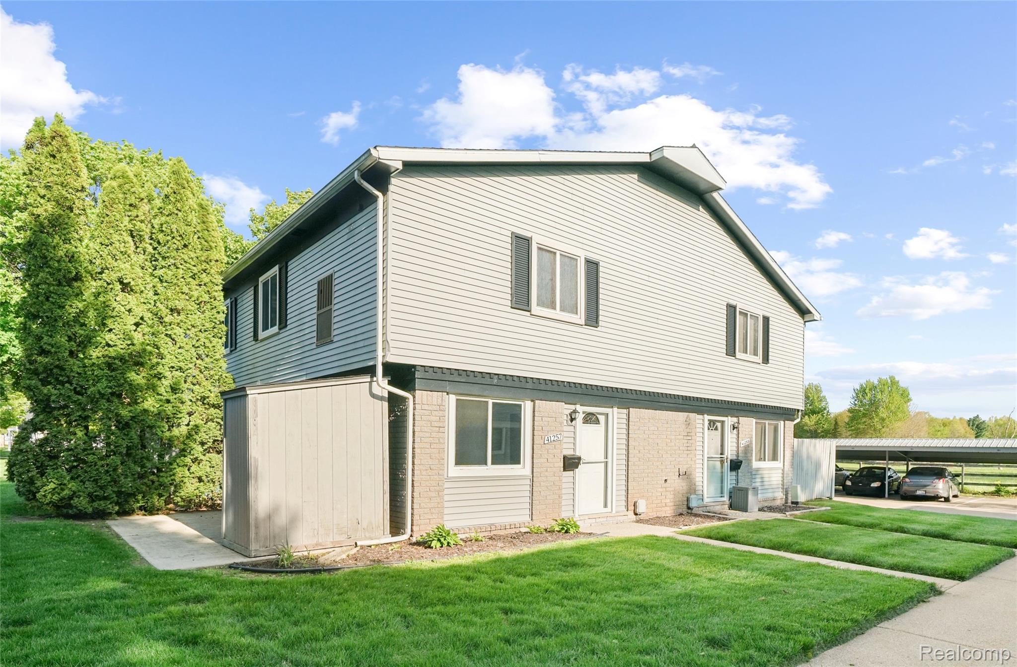 41257, Woodbury Green, Belleville, Michigan, 48111