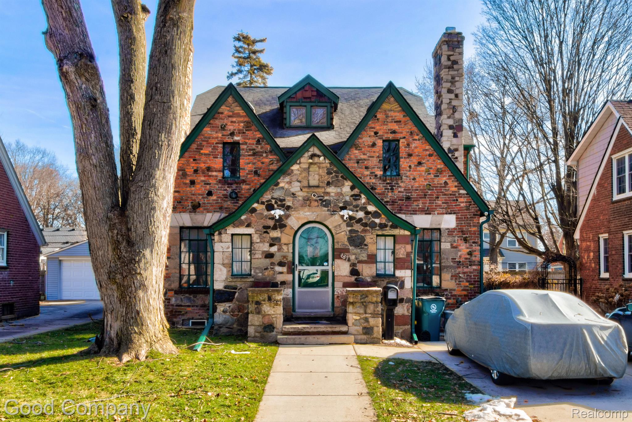637, CONNECTICUT Unit 5, Royal Oak, Michigan, 48067