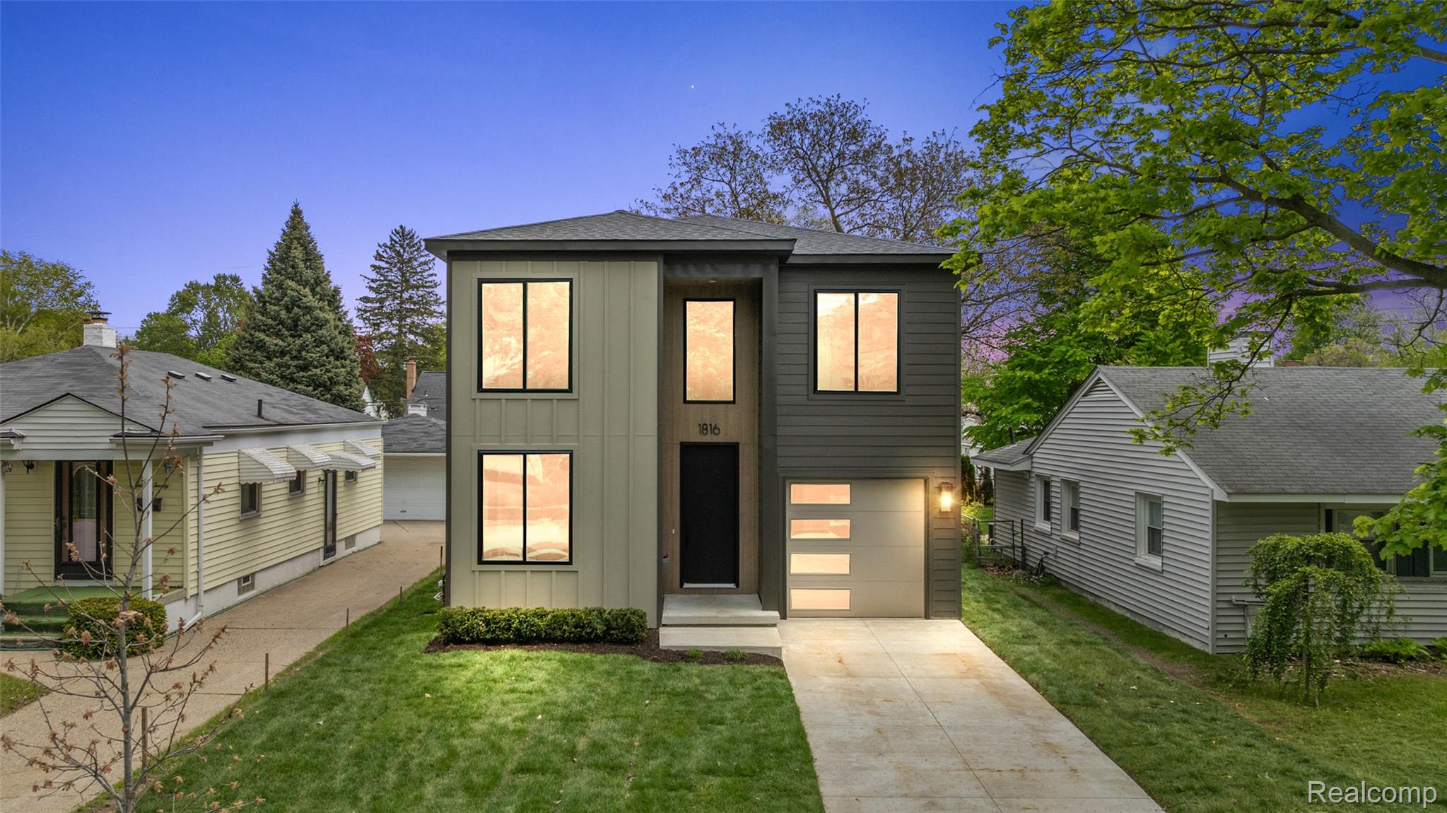 1816, Clifton, Royal Oak, Michigan, 48073