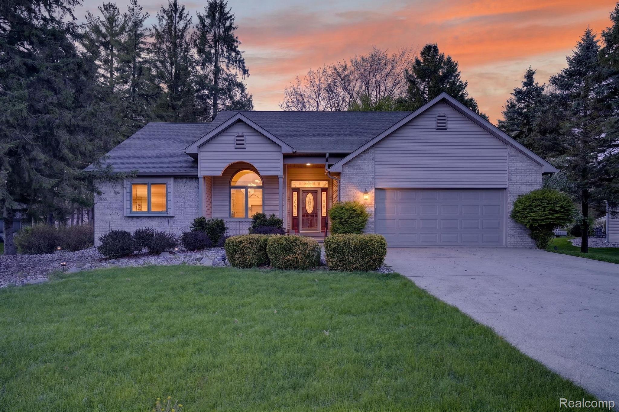 9508, Pine Needle, Flushing, Michigan, 48433