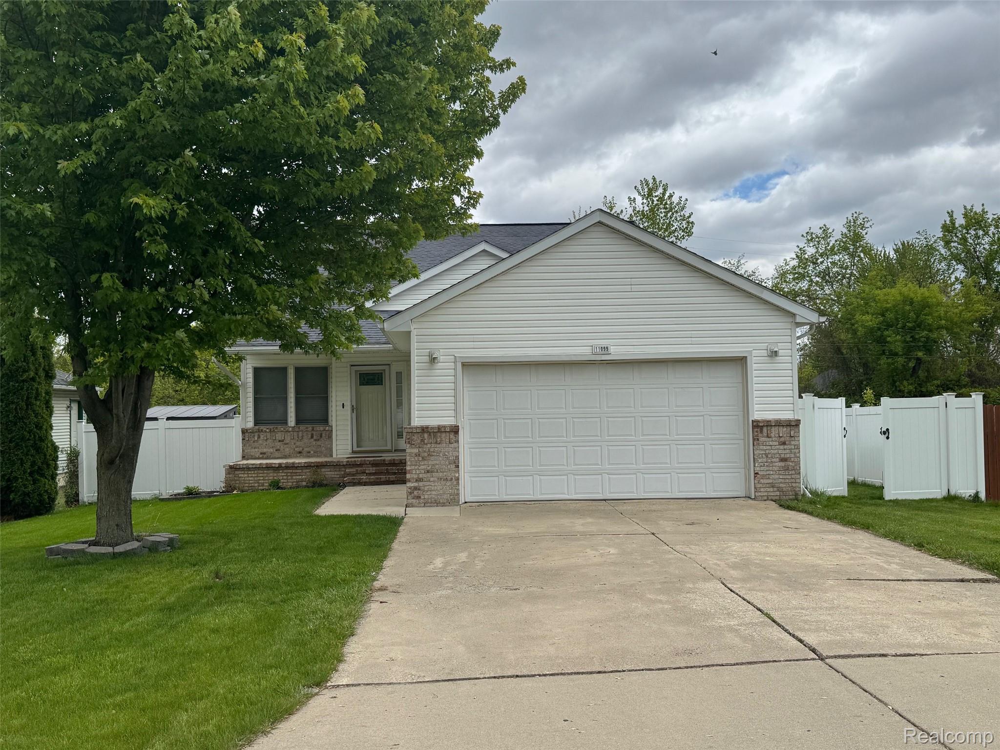 11099, Grover, Romulus, Michigan, 48174