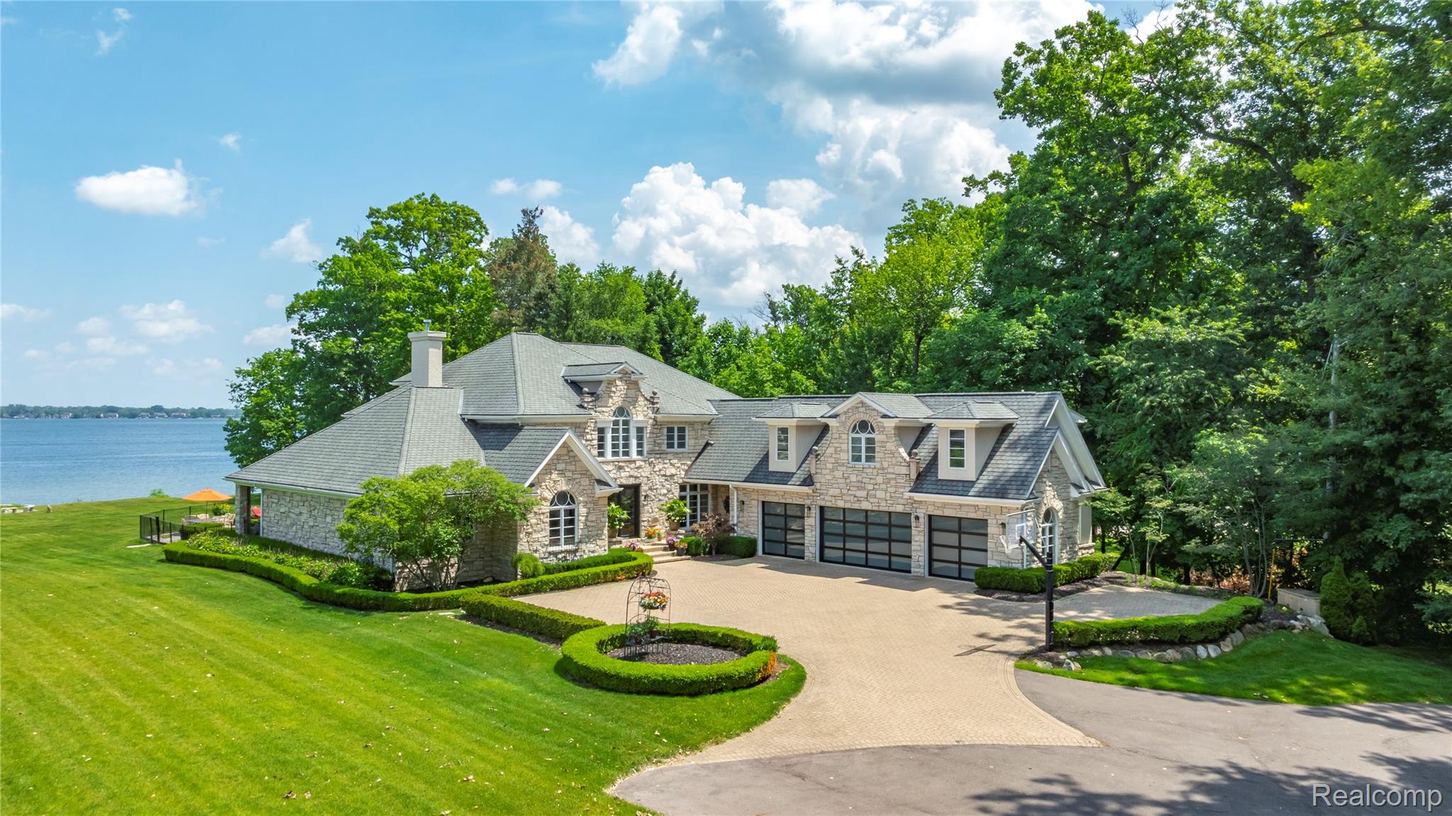 4326, COMMERCE, Orchard Lake, Michigan, 48324