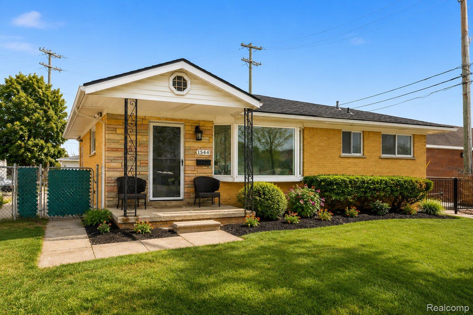 1544, Sheffield, Birmingham, Michigan, 48009