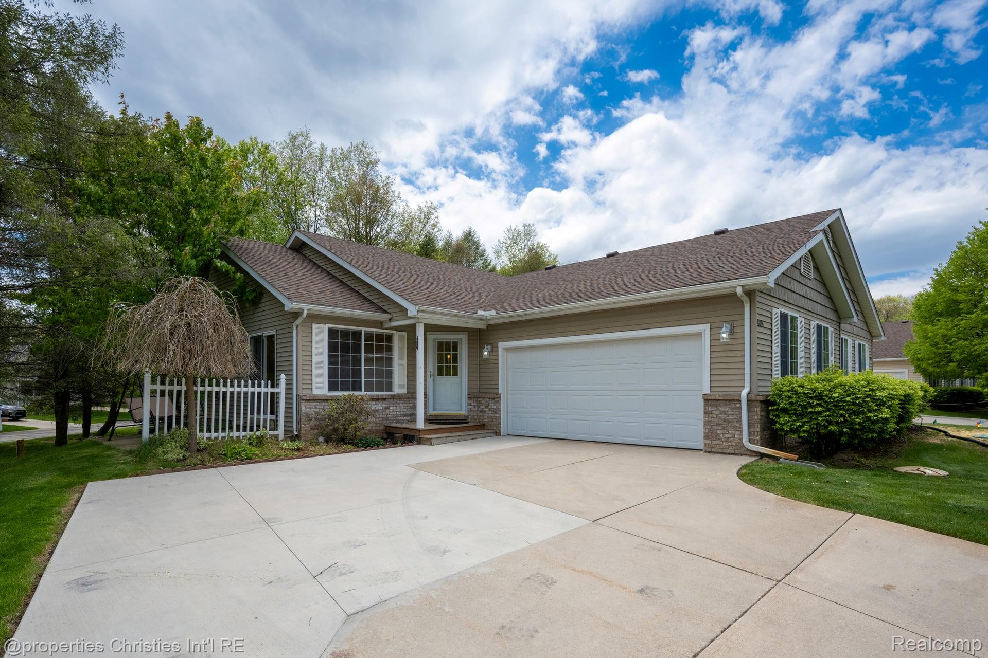 8896, Redstone, Pinckney, Michigan, 48169