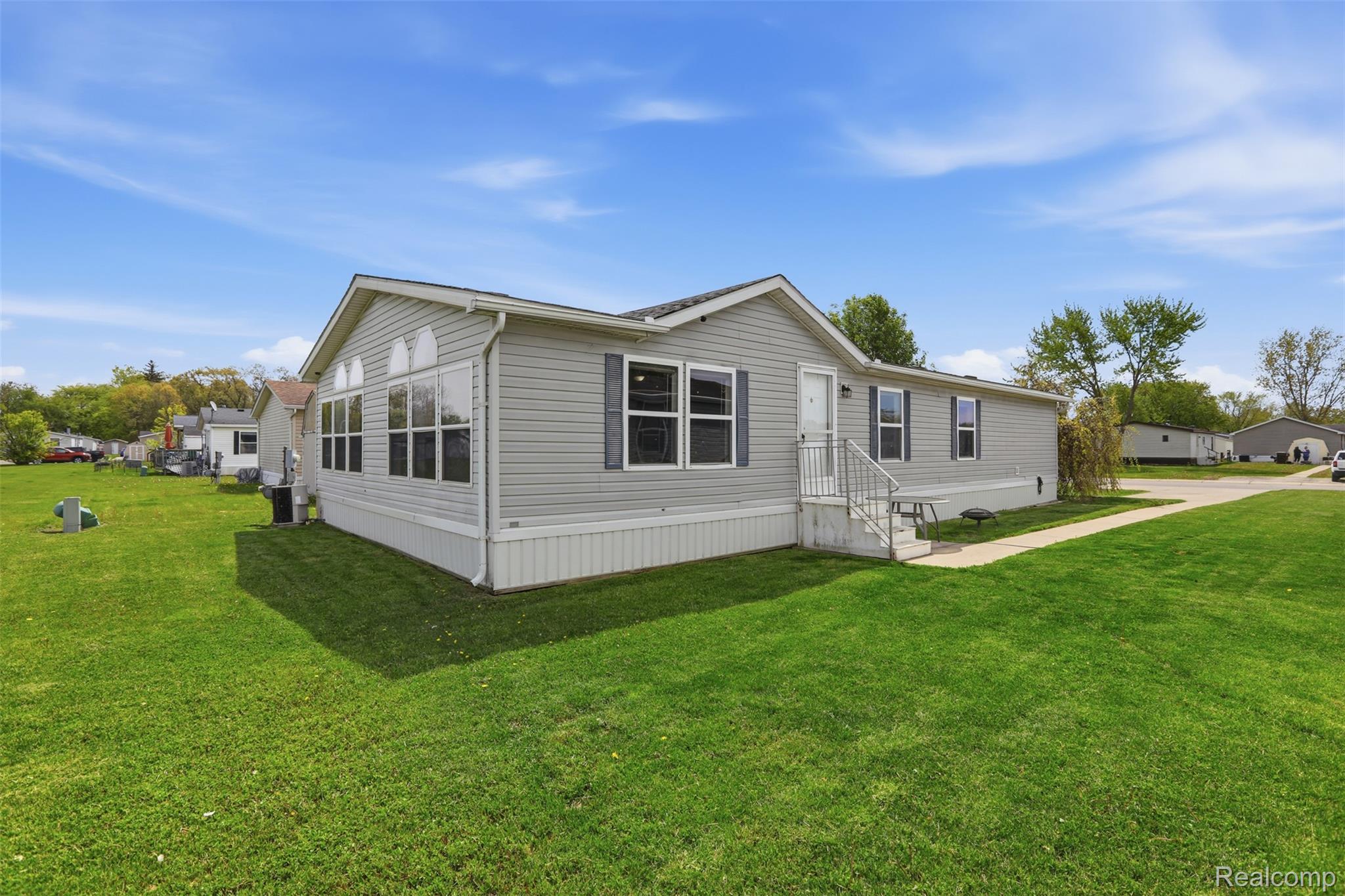 29220, Tanglewood, Flat Rock, Michigan, 48134