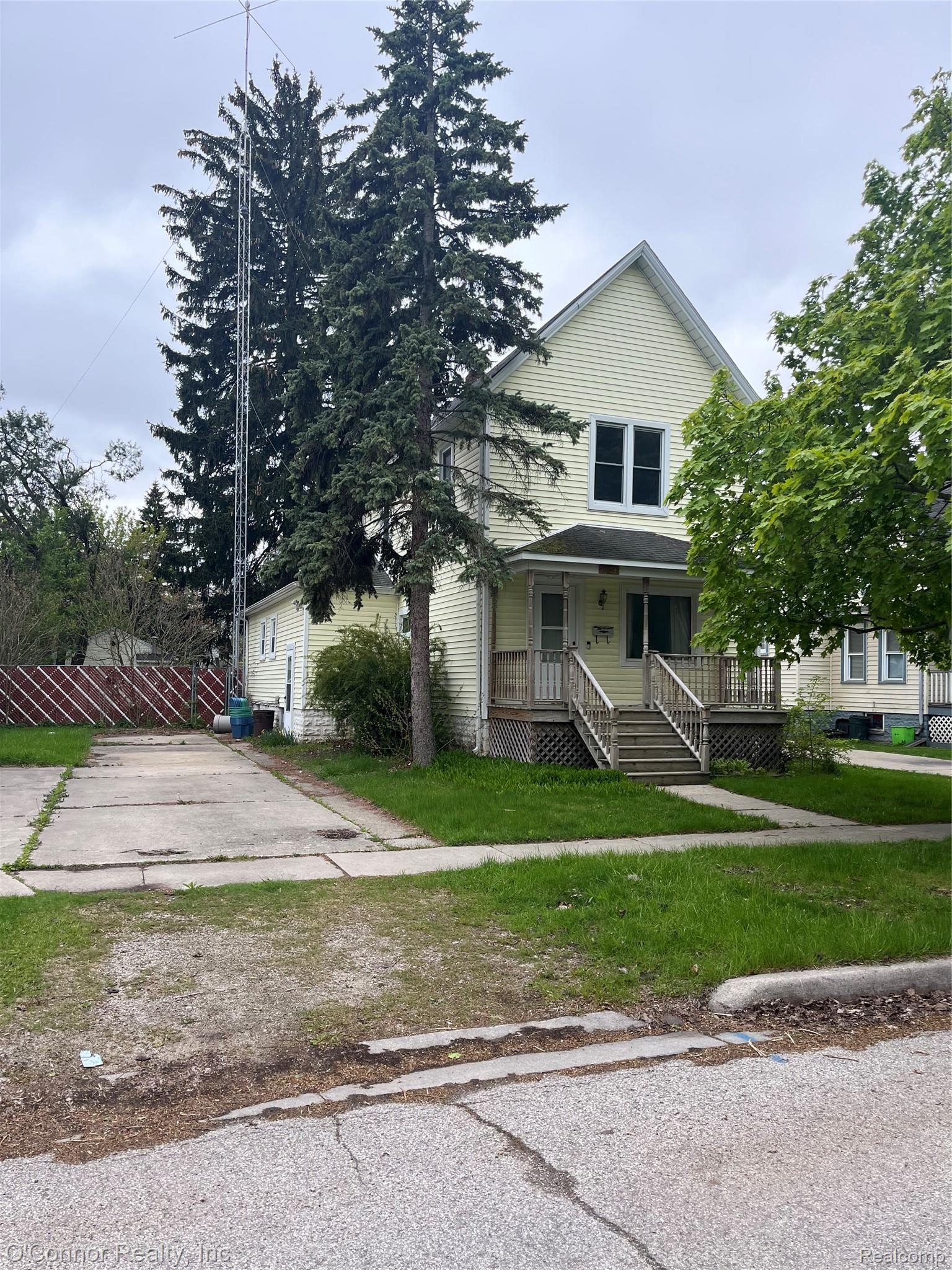 1124, Pine, Port Huron, Michigan, 48060