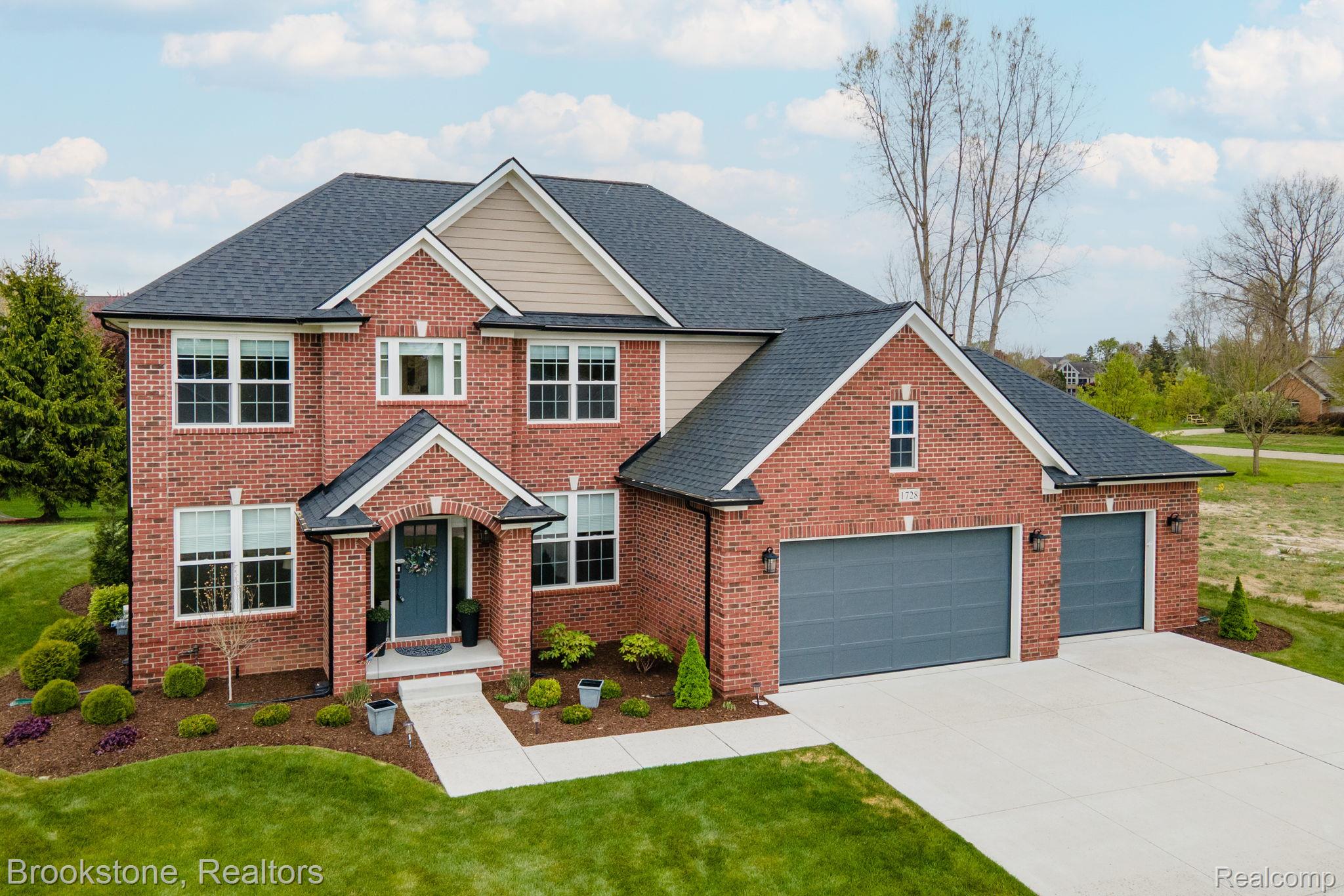1728, John Paul, Oxford, Michigan, 48371