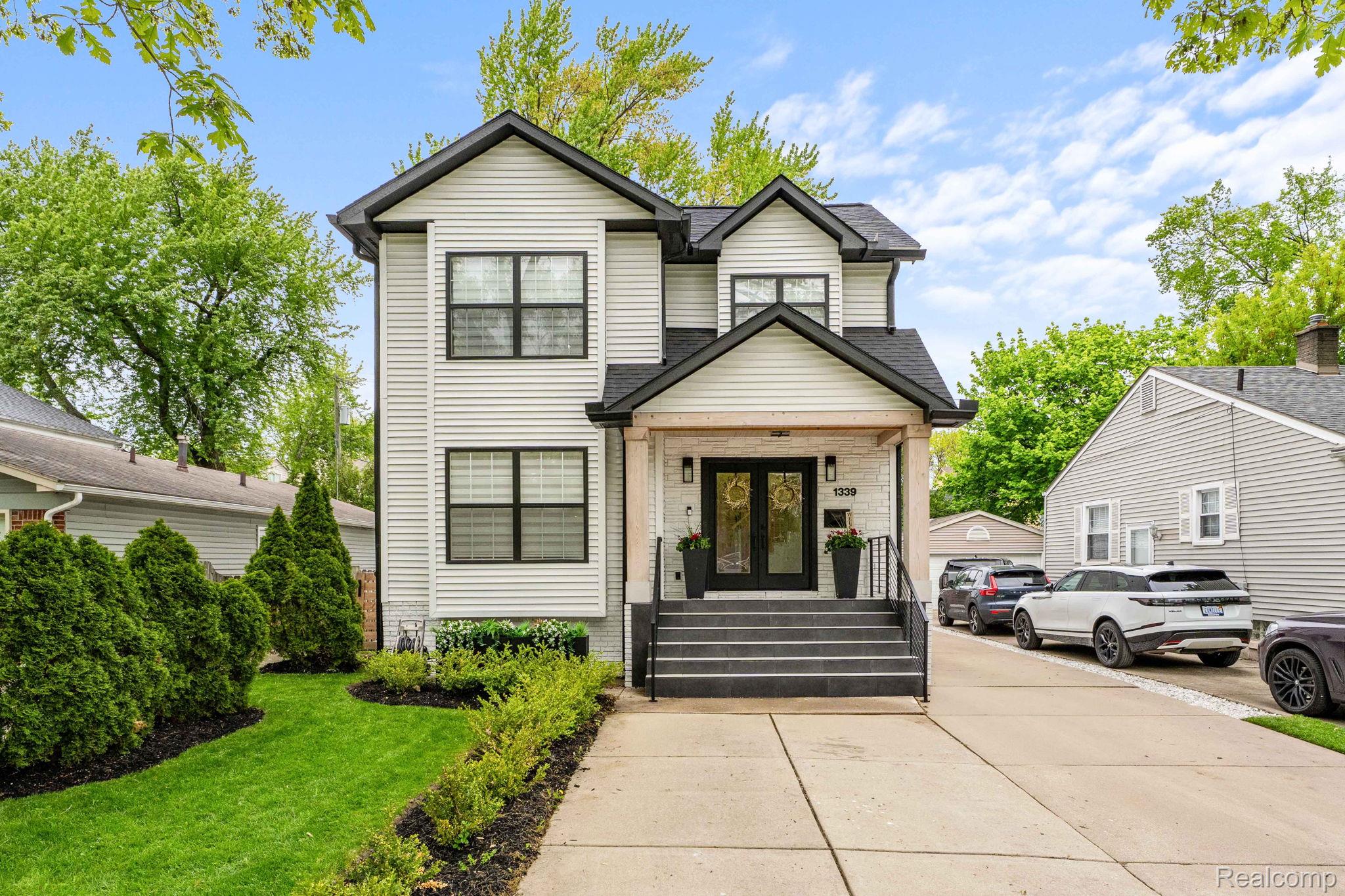 1339, 14 Mile, Birmingham, Michigan, 48009