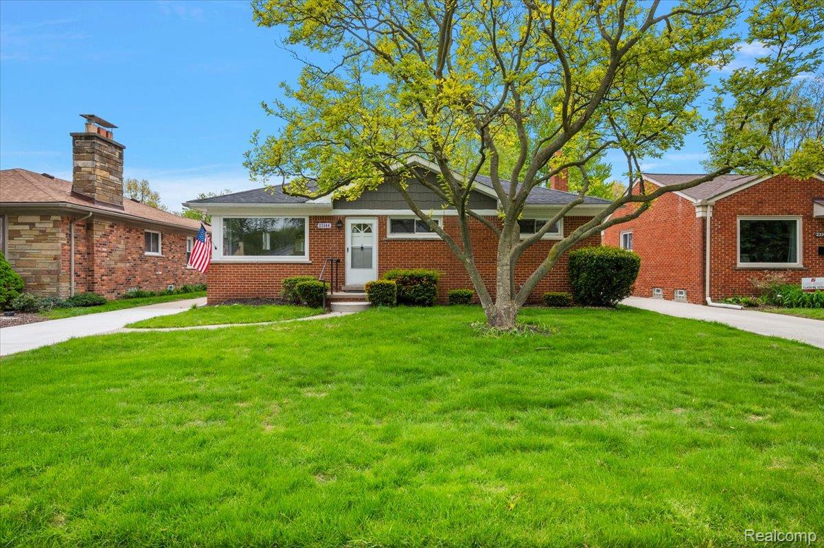 23344, Brookdale, St. Clair Shores, Michigan, 48082