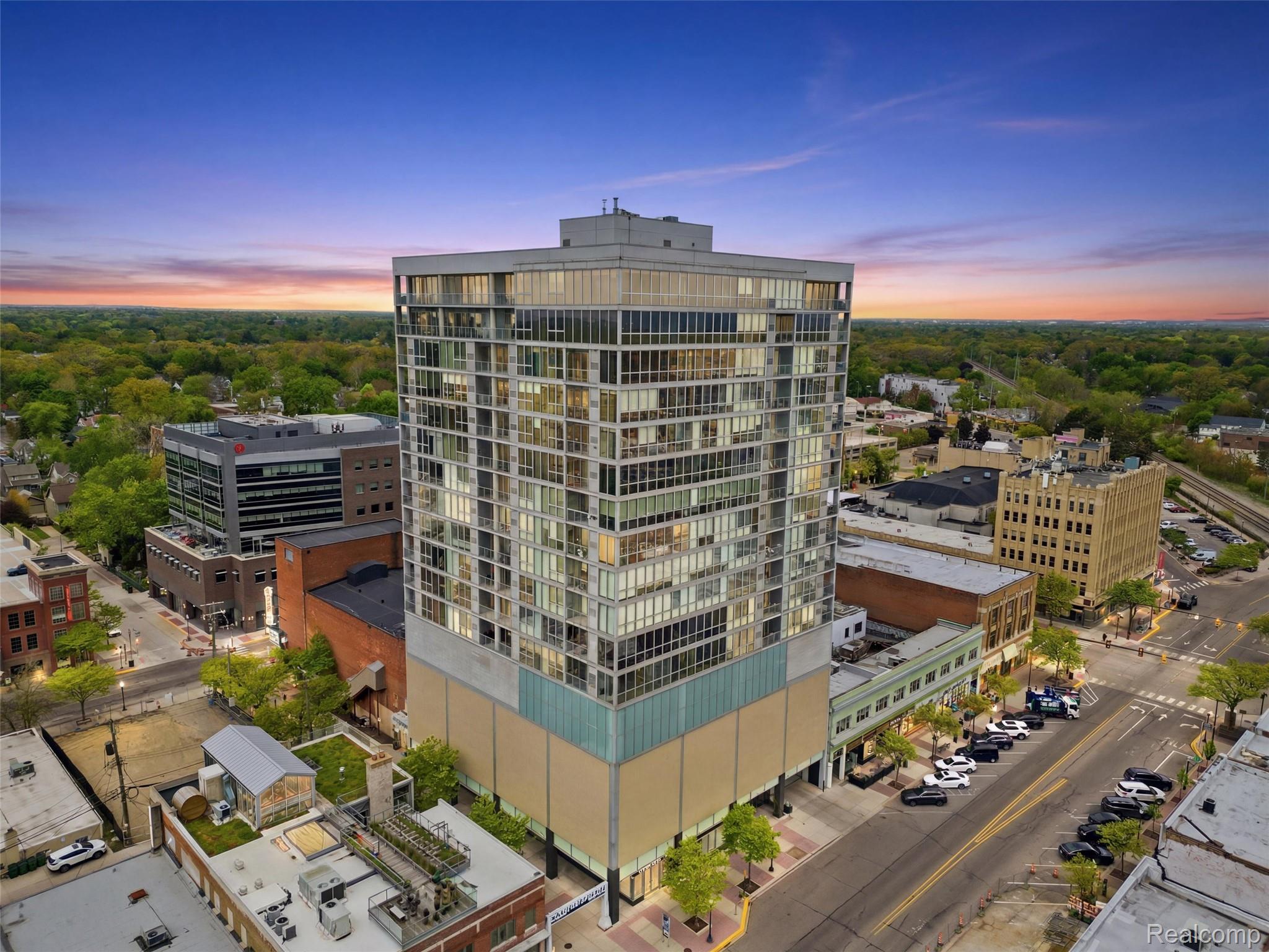 432, Washington, #905, Royal Oak, Michigan, 48067