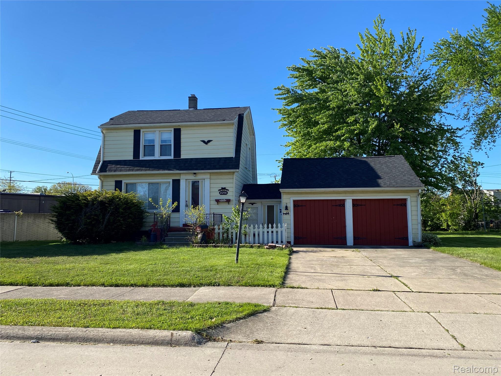 21258, Bon Heur, St. Clair Shores, Michigan, 48081