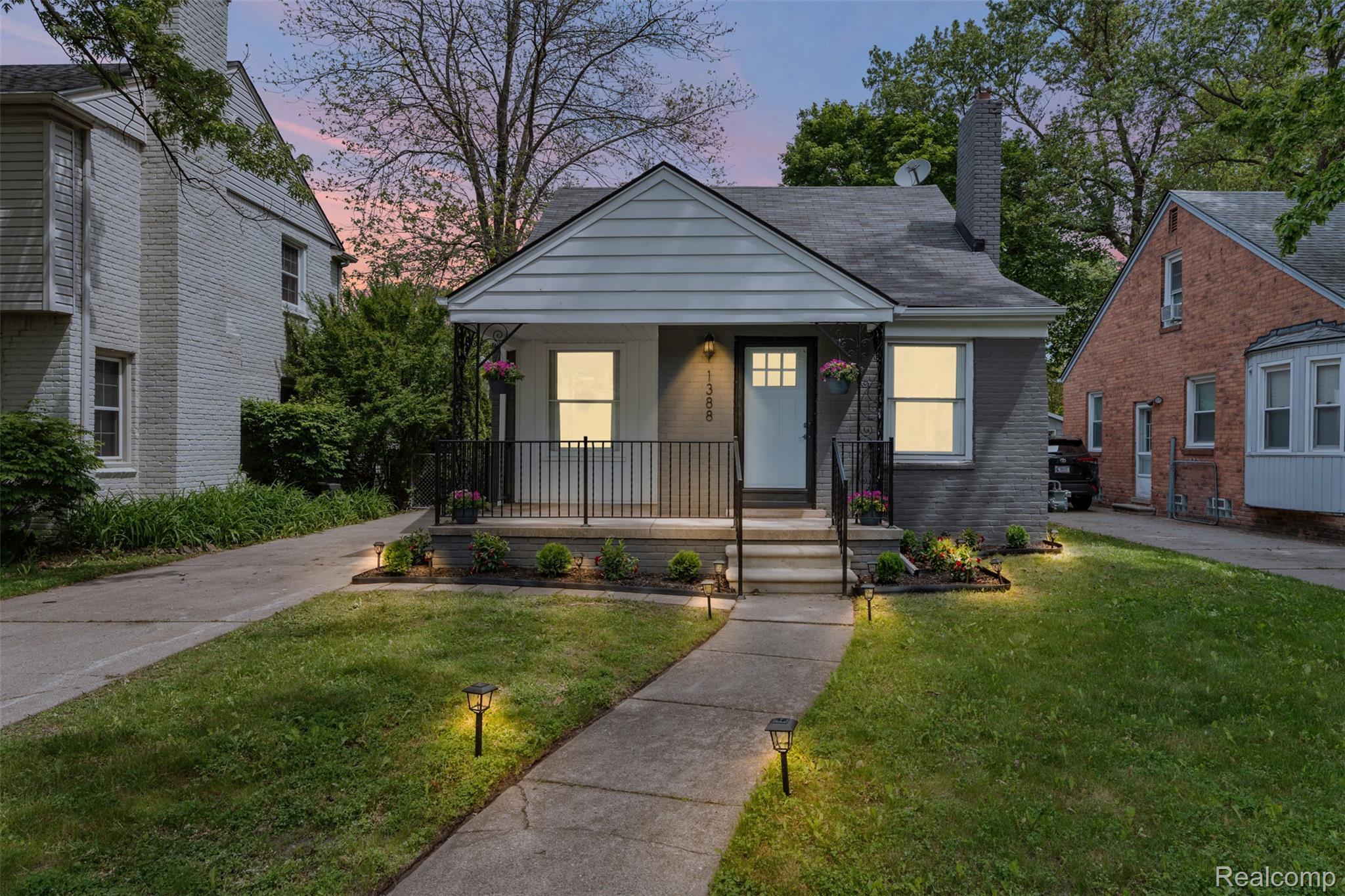 1388, Vernier, Grosse Pointe Woods, Michigan, 48236
