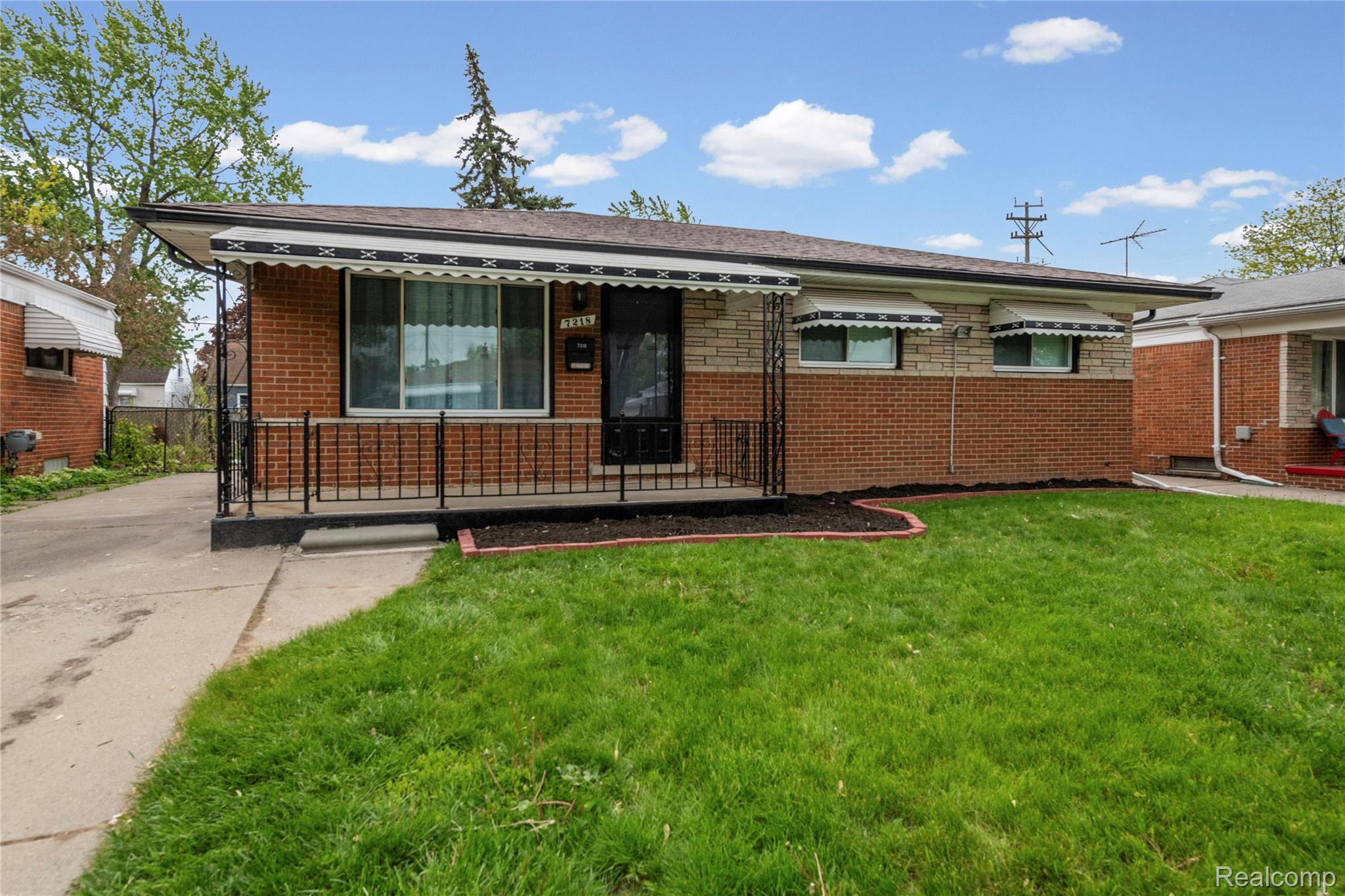 7218, Superior, Center Line, Michigan, 48015