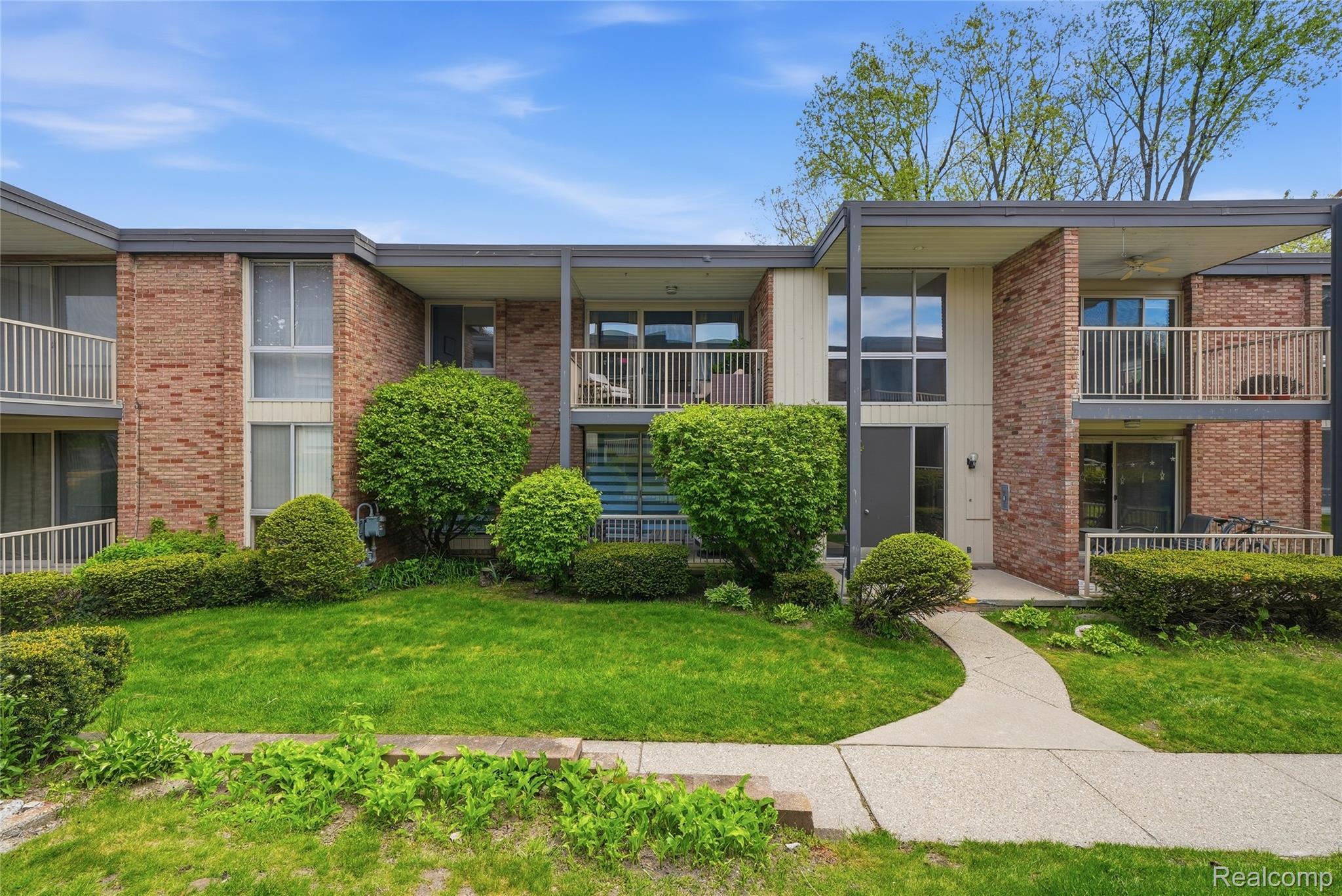 4041, Maple, #E203, Bloomfield Hills, Michigan, 48301