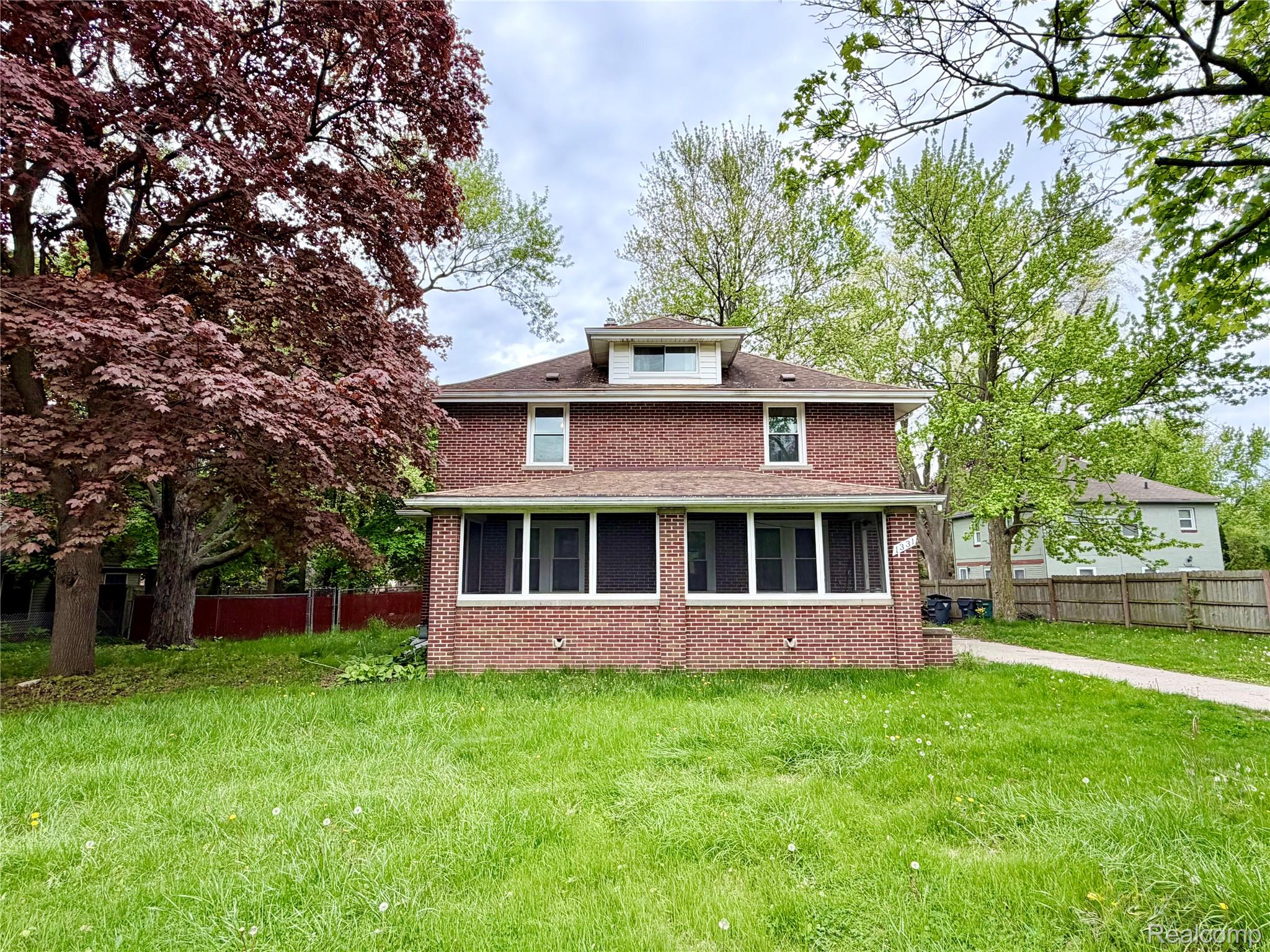 1331, South, W, Troy, Michigan, 48098